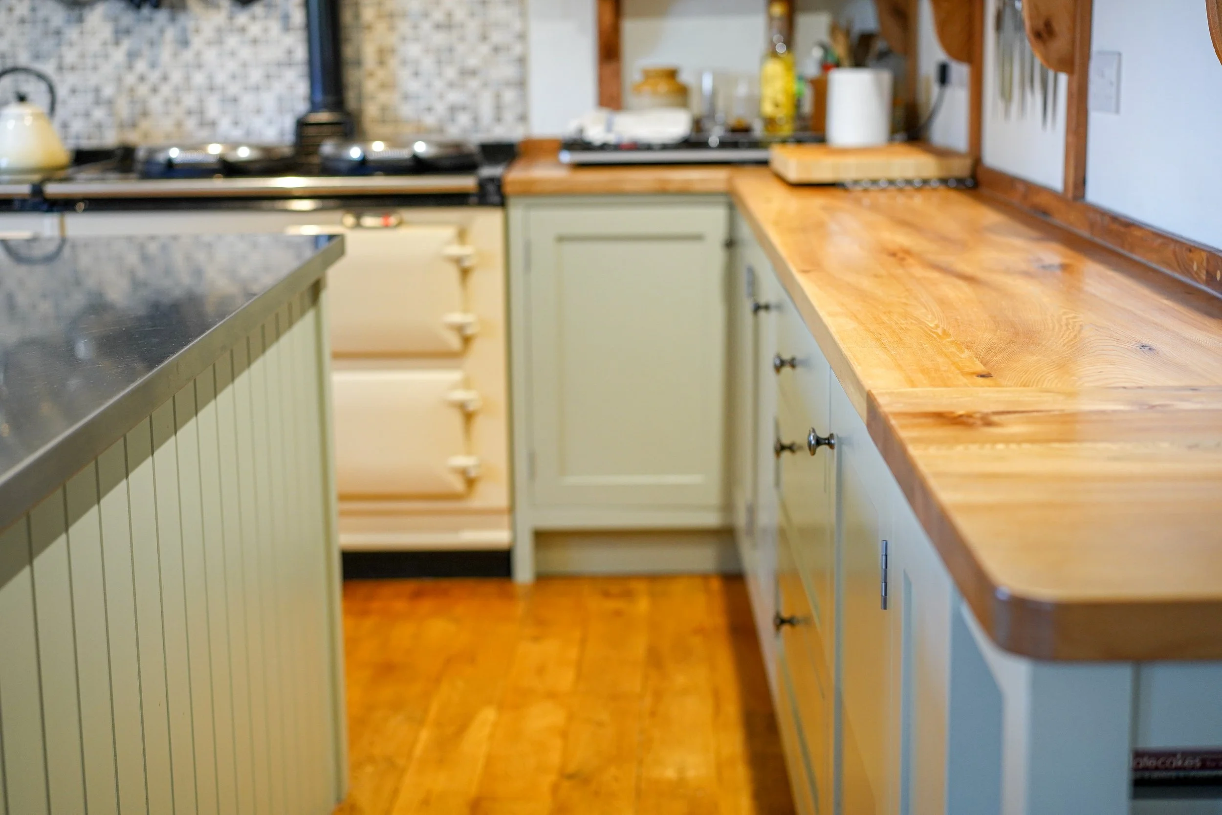 kitchen fitted seat 2 .jpg