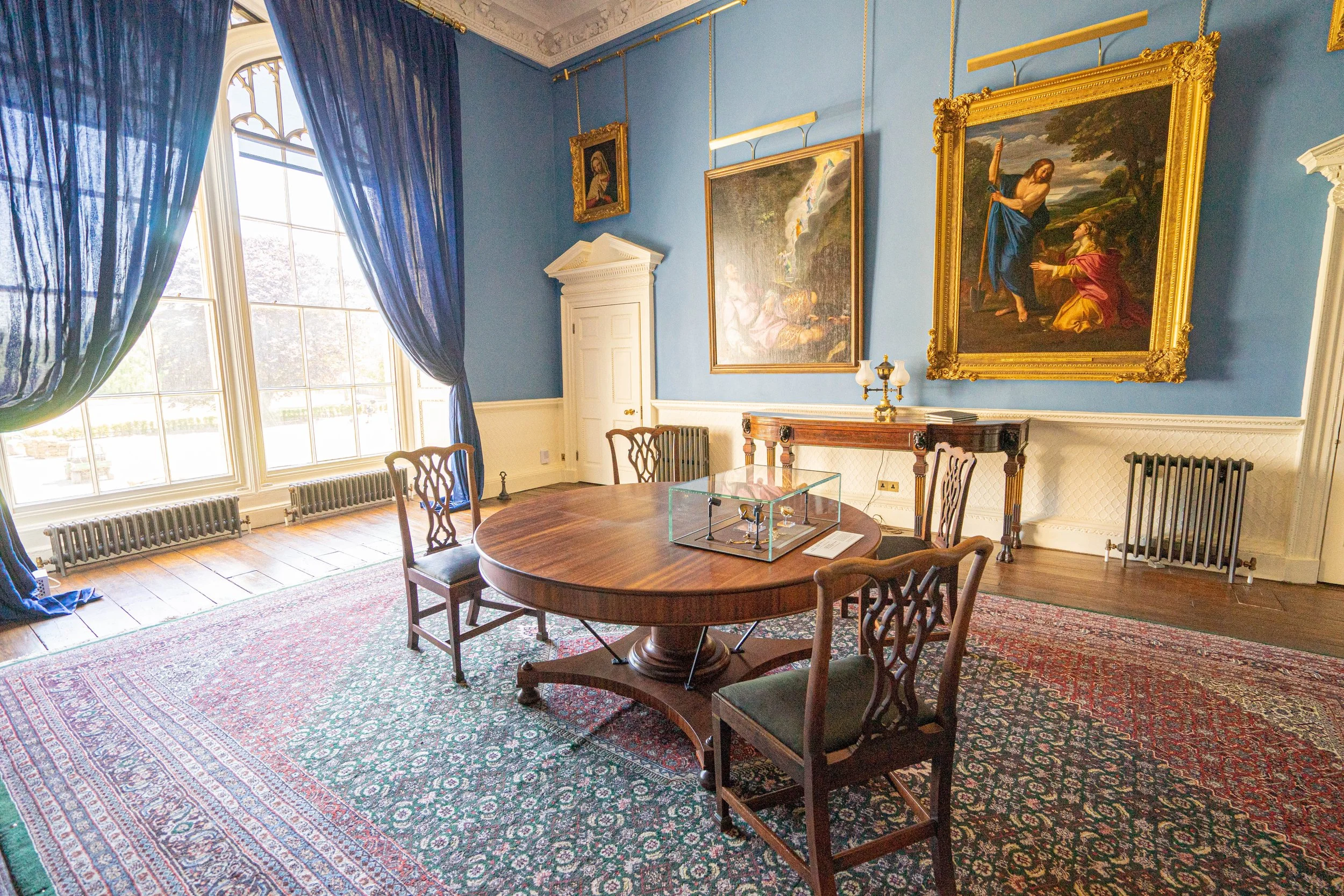 AC - ROUND TABLE .jpg