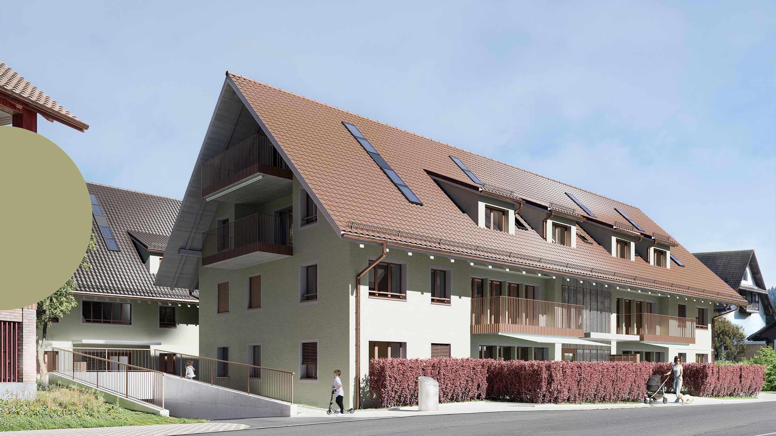 Mehrfamilienhaus mit grünem Fassaden, braunen Balkonen, roten Ziegeldach und Solarmodulen auf dem Dach, mit Fußweg und Menschen im Vordergrund.