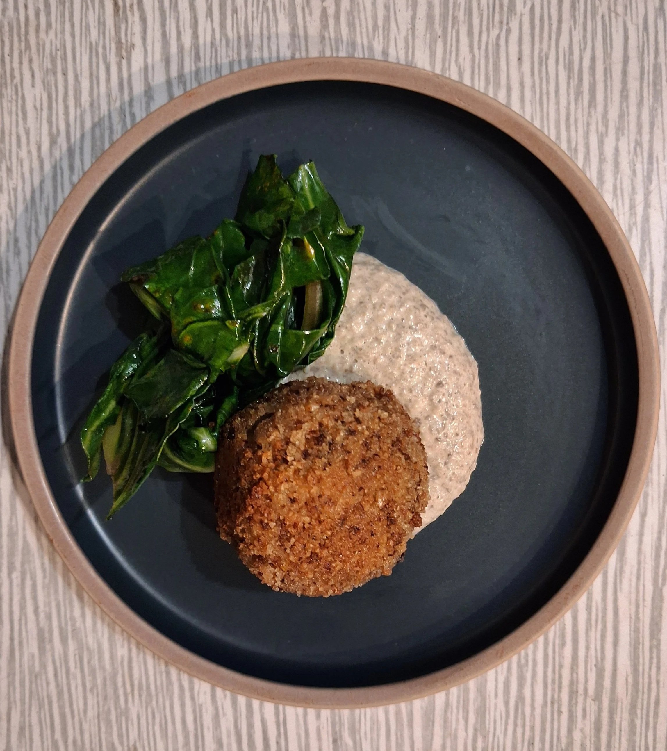 Arrancini, creme de champignons, blettes
