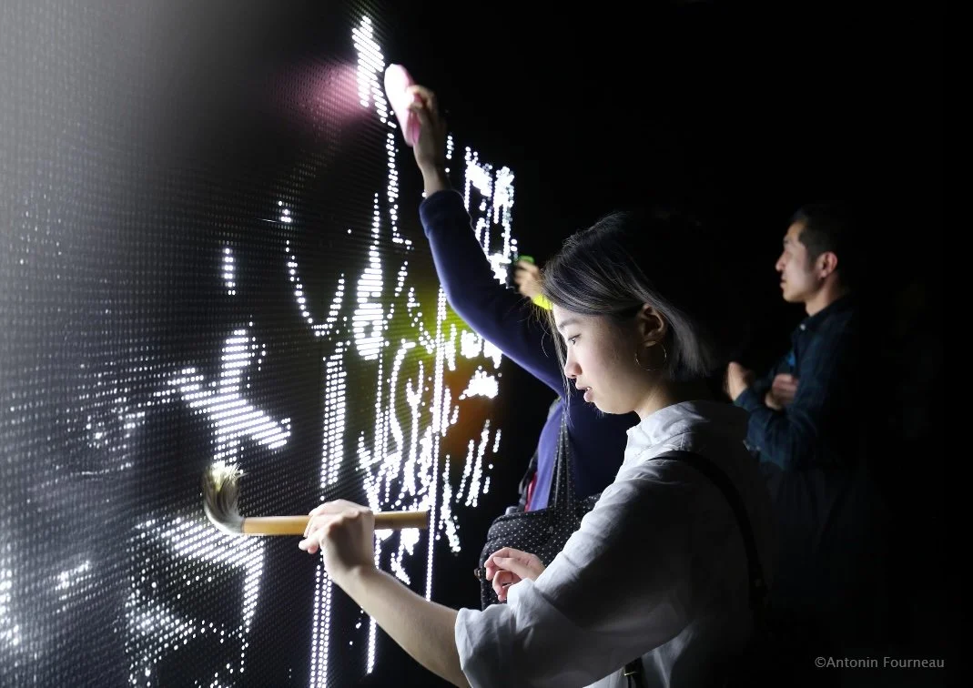 waterlight-graffiti-interactive-installation-fu2ion