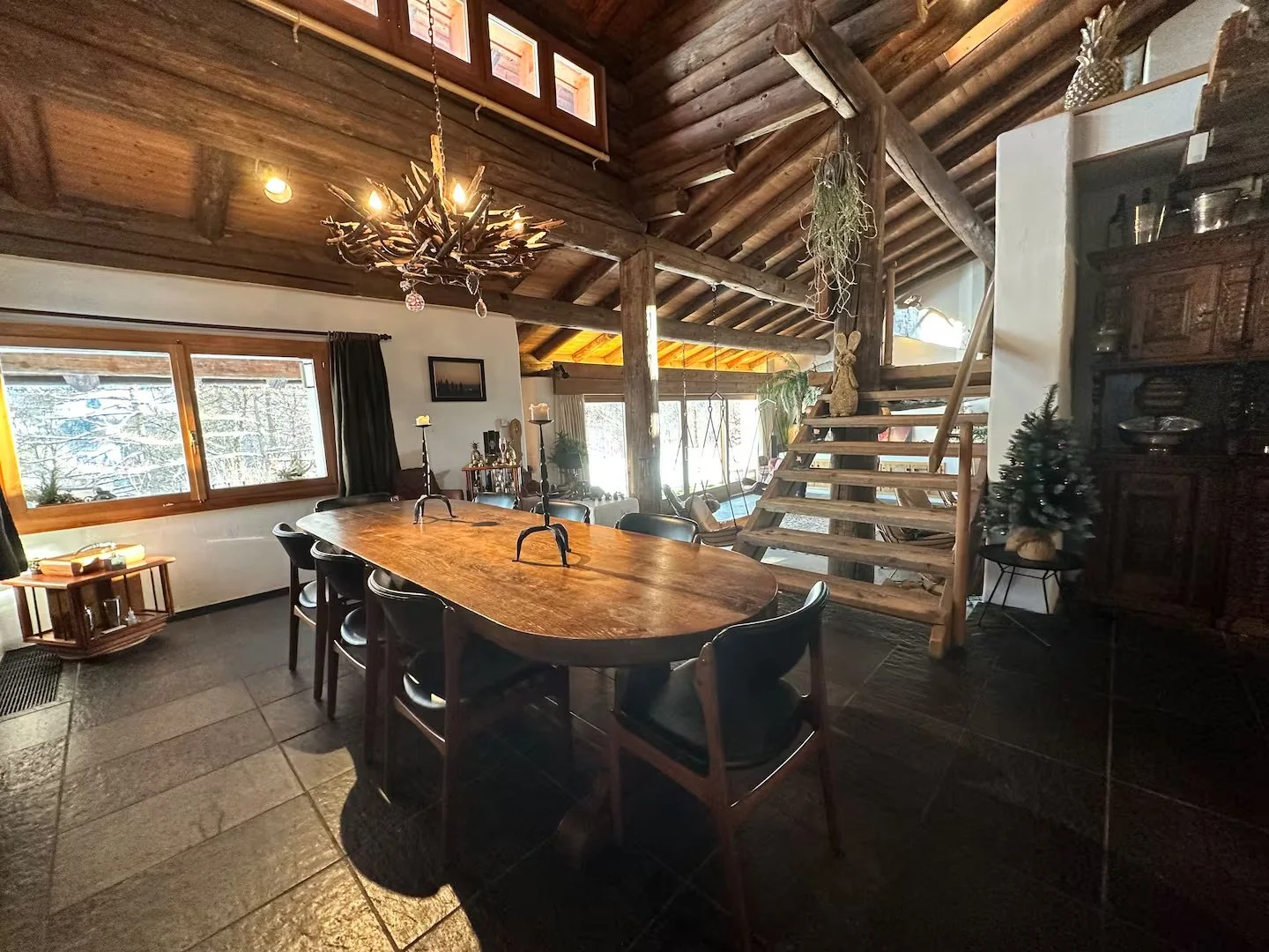 Rustic Dining Room in Custom Swiss Chalet: Perfect for WEF Keynotes, Private Conferences – Personal Concierge Ensures Seamless Networking Dinners for Global Decision-Makers in Davos.
