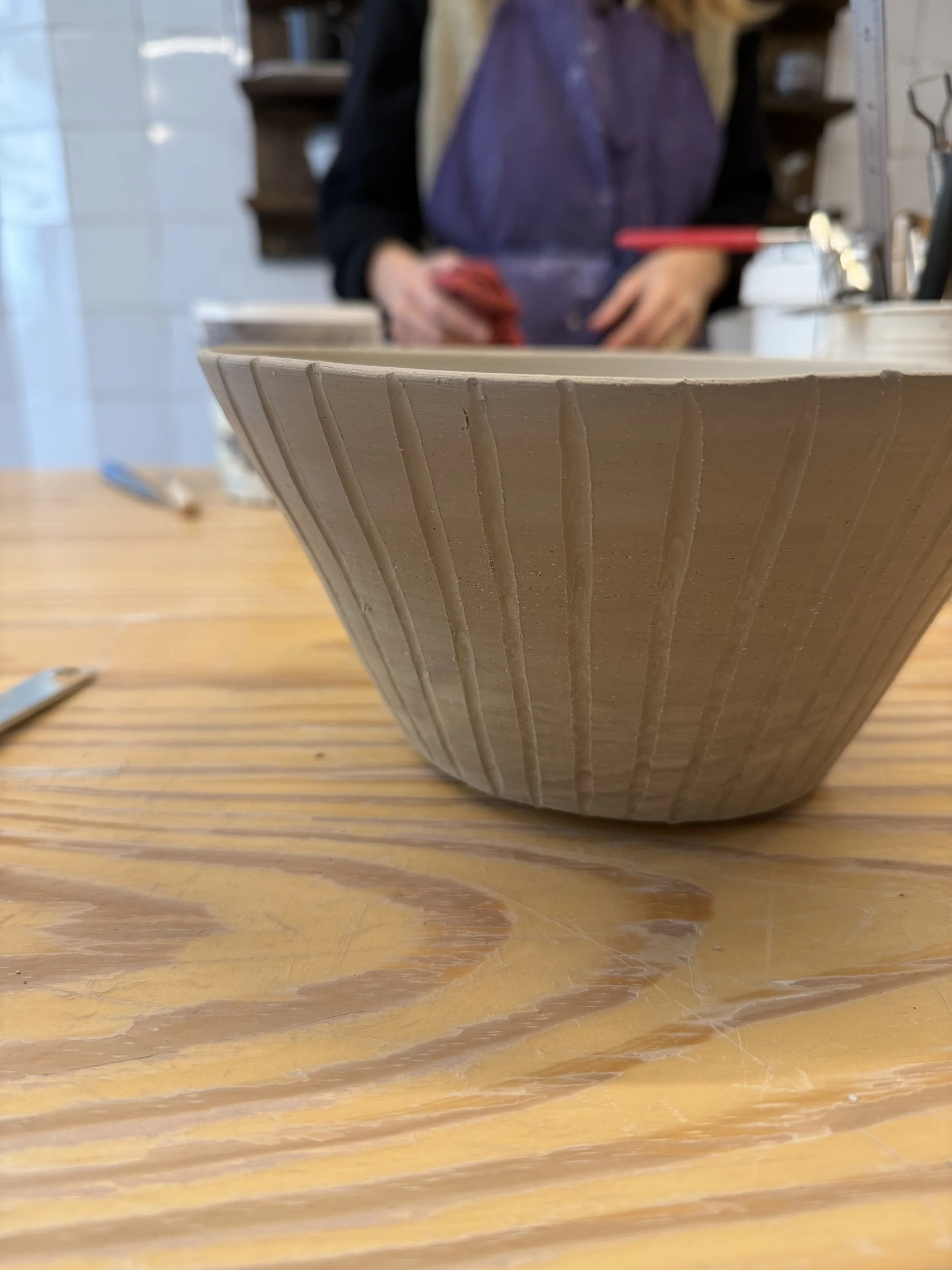 2025.12_Salad bowl striped trimmed side.jpg