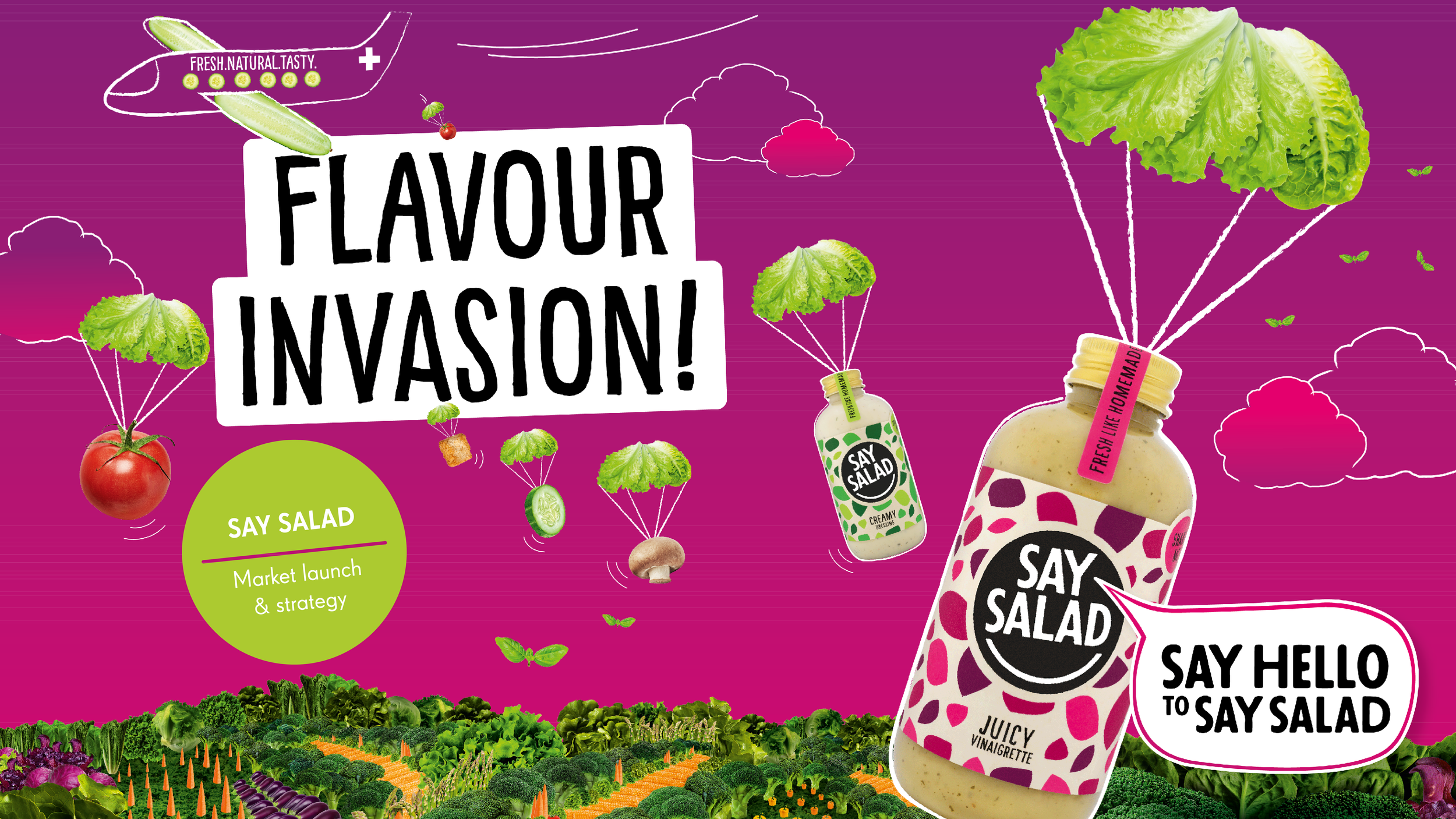 Werbung für SAY SALAD mit einem pinken Hintergrund, grünem Gemüse im Himmel, verschiedenen Salatsaucenflaschen, einem Tomaten, einem Pilz und einer Salatlandschaft am unteren Rand. Slogan: 'FLAVOUR INVASION!', 'SAY SALAD', 'Market launch & strategy',