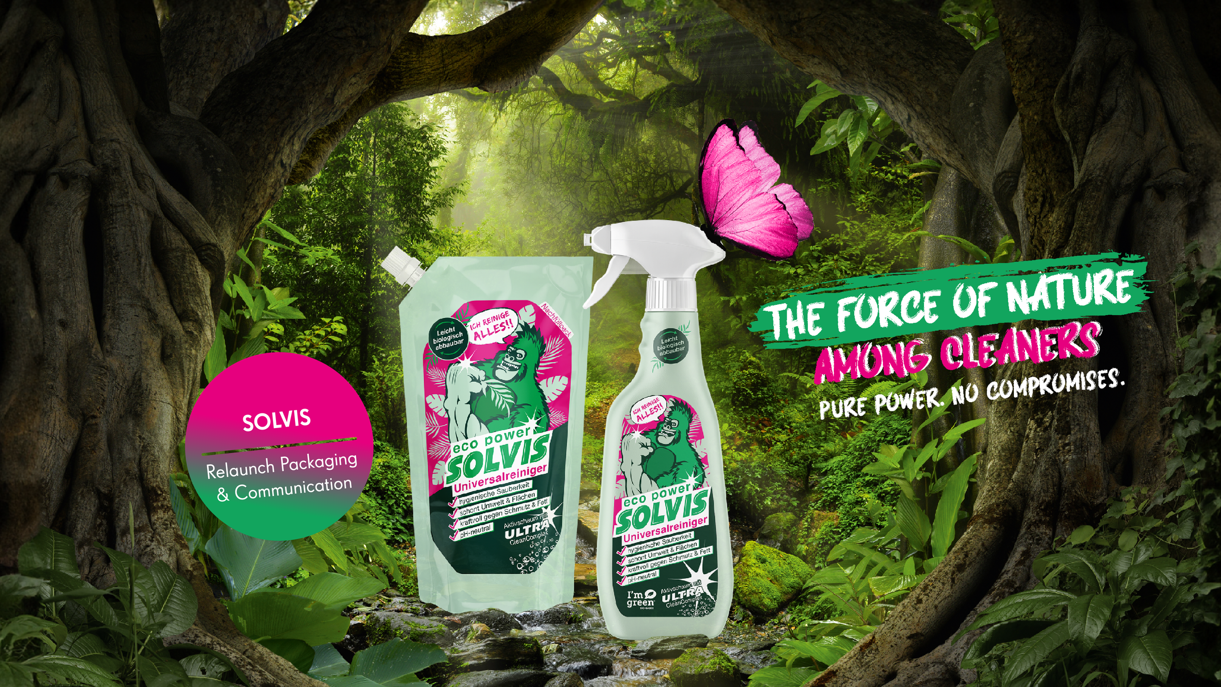 Werbung für ökologische Reinigungsmittel namens SOLVIS in einem Wald, mit sprüh- und flaschenförmigen Reinigern und Text: 'The force of nature among cleaners, pure power, no compromises'.