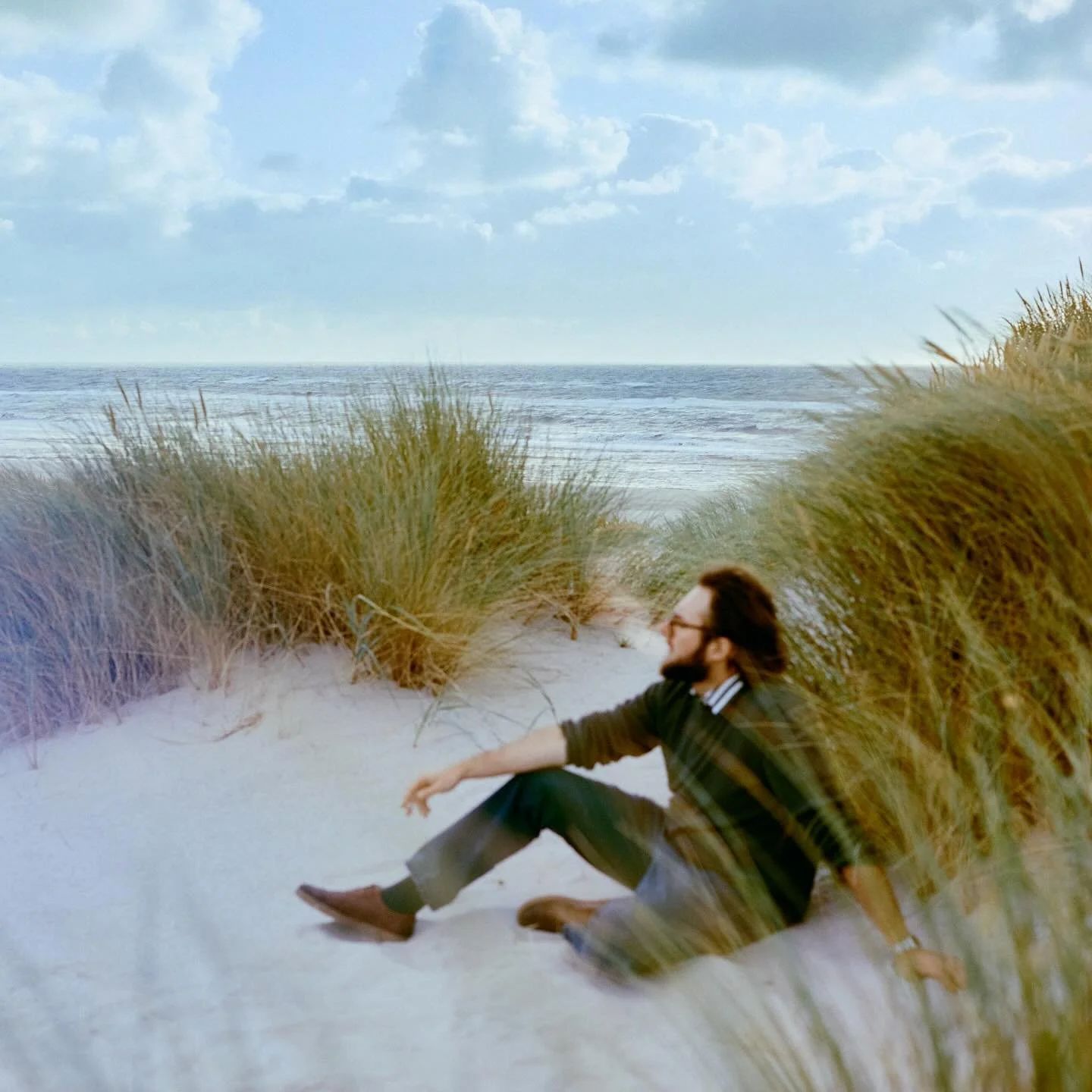 a trip to the beach with @szawel.b 
here&rsquo;s one of the (hopefully many to come) assignments from @mediacollegedk I chose to shoot on film. Really happy with the results, especially since it&rsquo;s my first time developing colorfilm 🤟

#mediaco