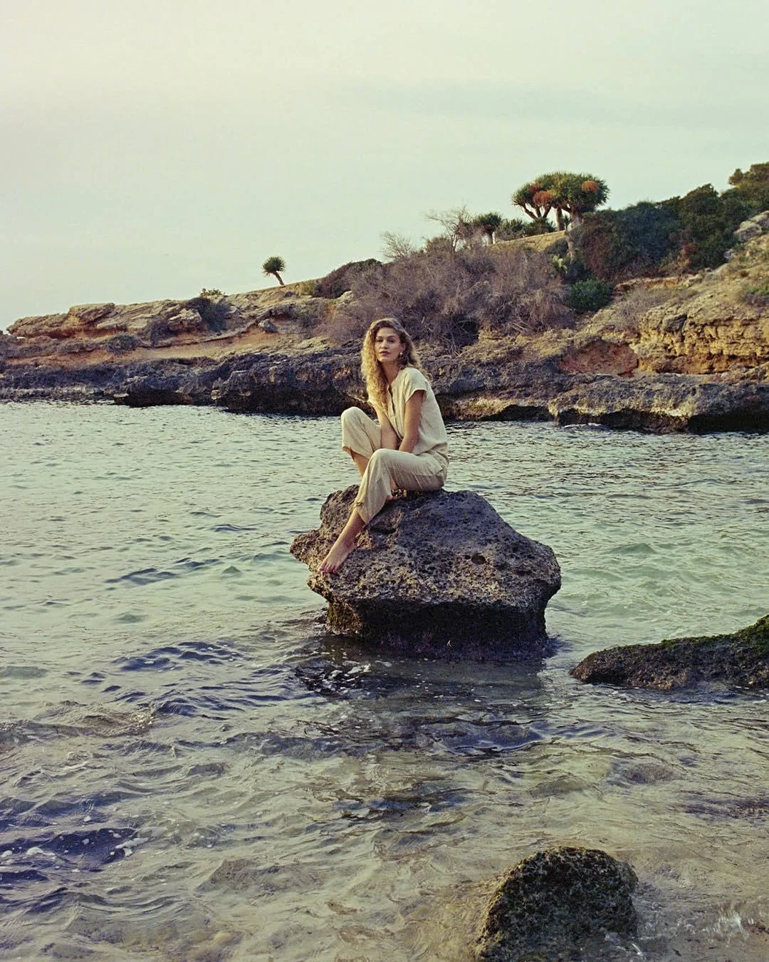 in mallorca with fransa on 35mm

#thinktwiceshootfilm #shootfilmstaybroke 

model: @victorianordmark 
mua: @malenekirkegaard 
photographer: @tinnaemmertsen 
video: me
@fransa_official @micmic_81 @kittfromhansen