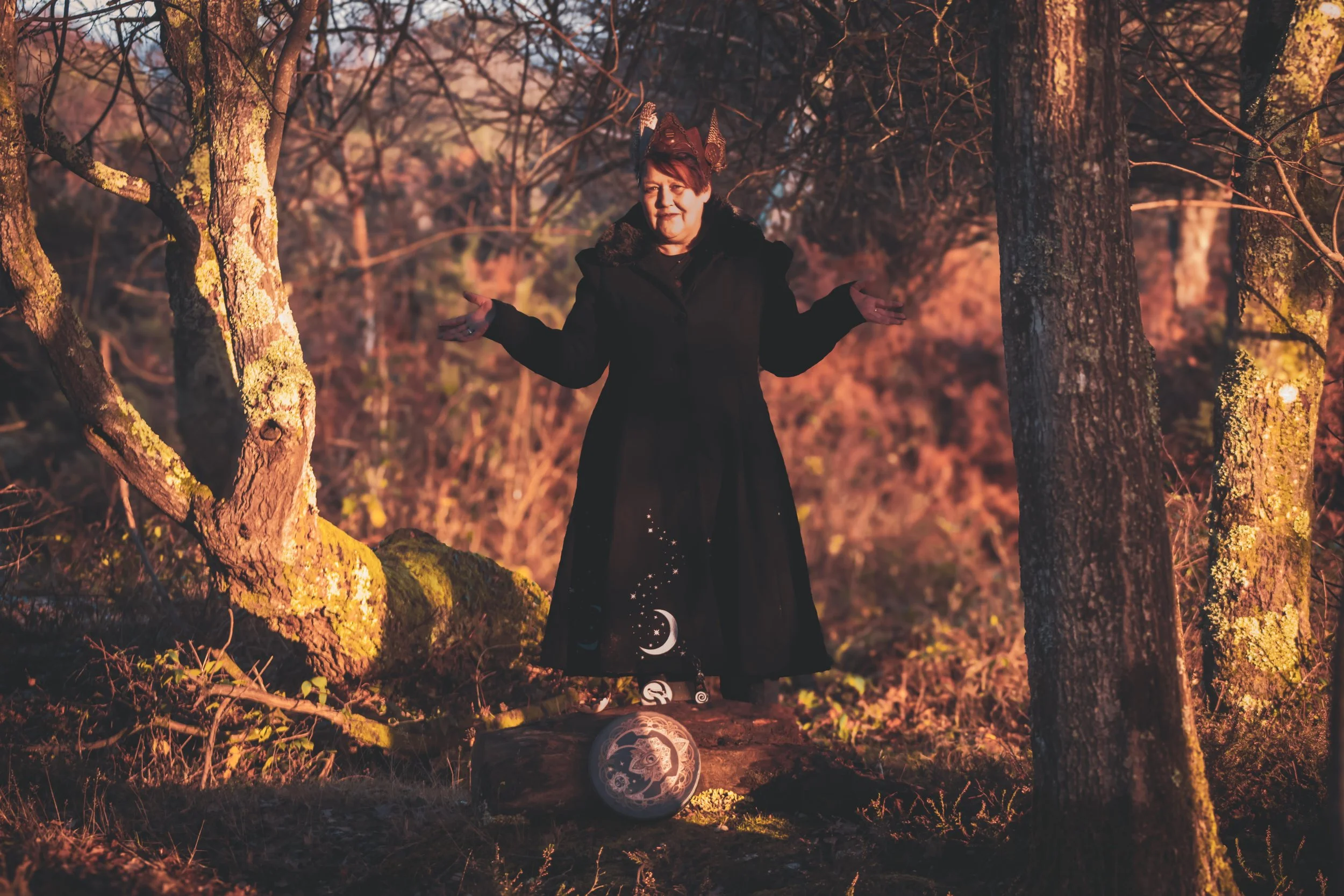 Saxon Sue telling mythic stories outdoors in the New Forest