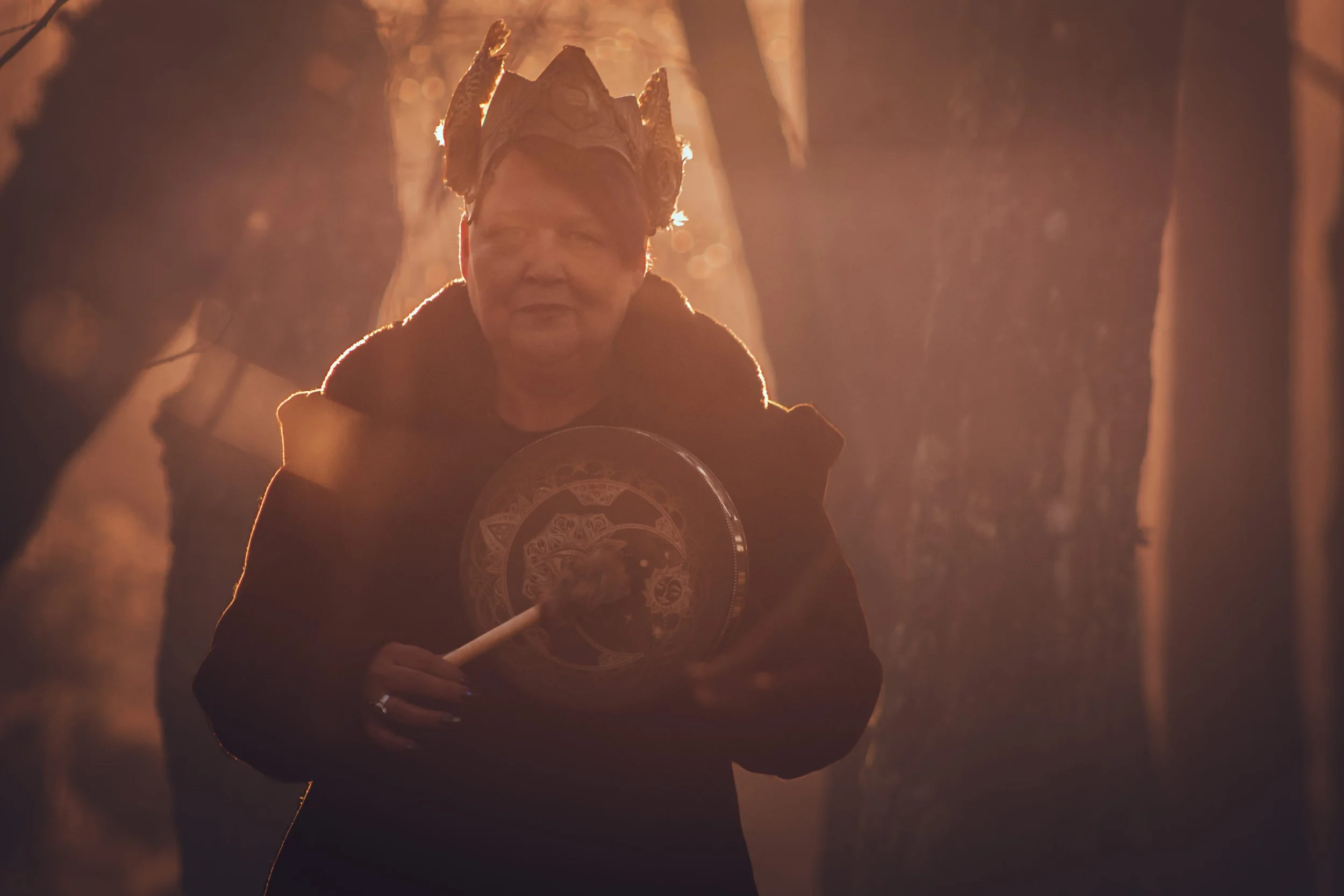 Saxon Su telling godess stories outdoors in the New Forest