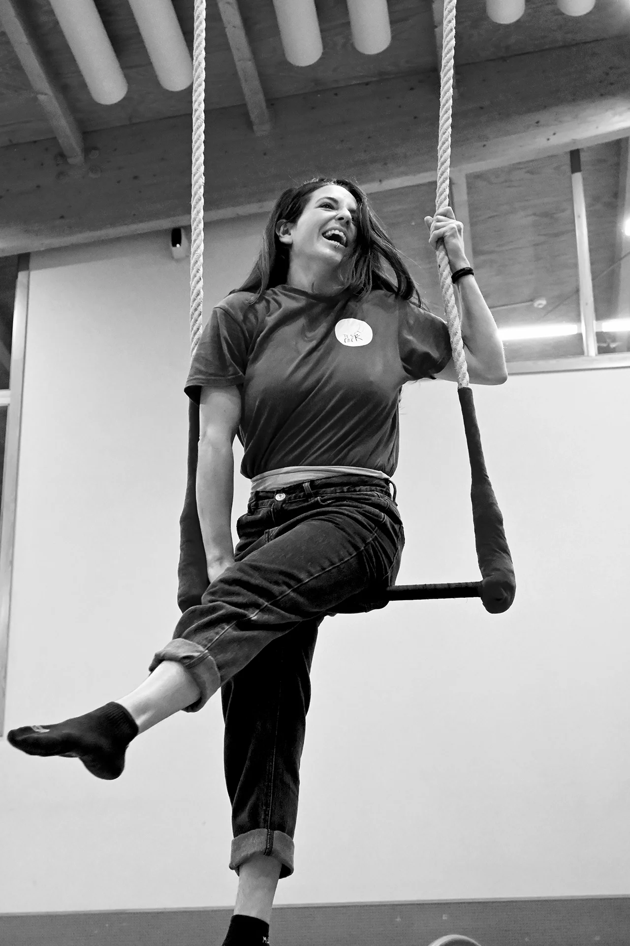 dona sobre un trapezi