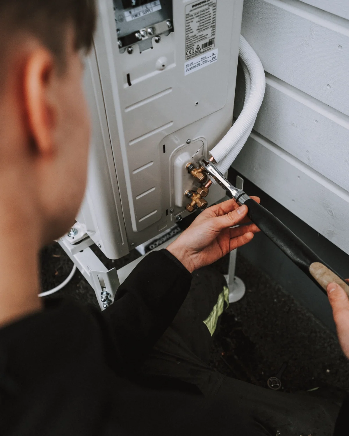 Ilmalämpöpumpun sisäyksikön perusteellinen huolto ja puhdistus Tampere