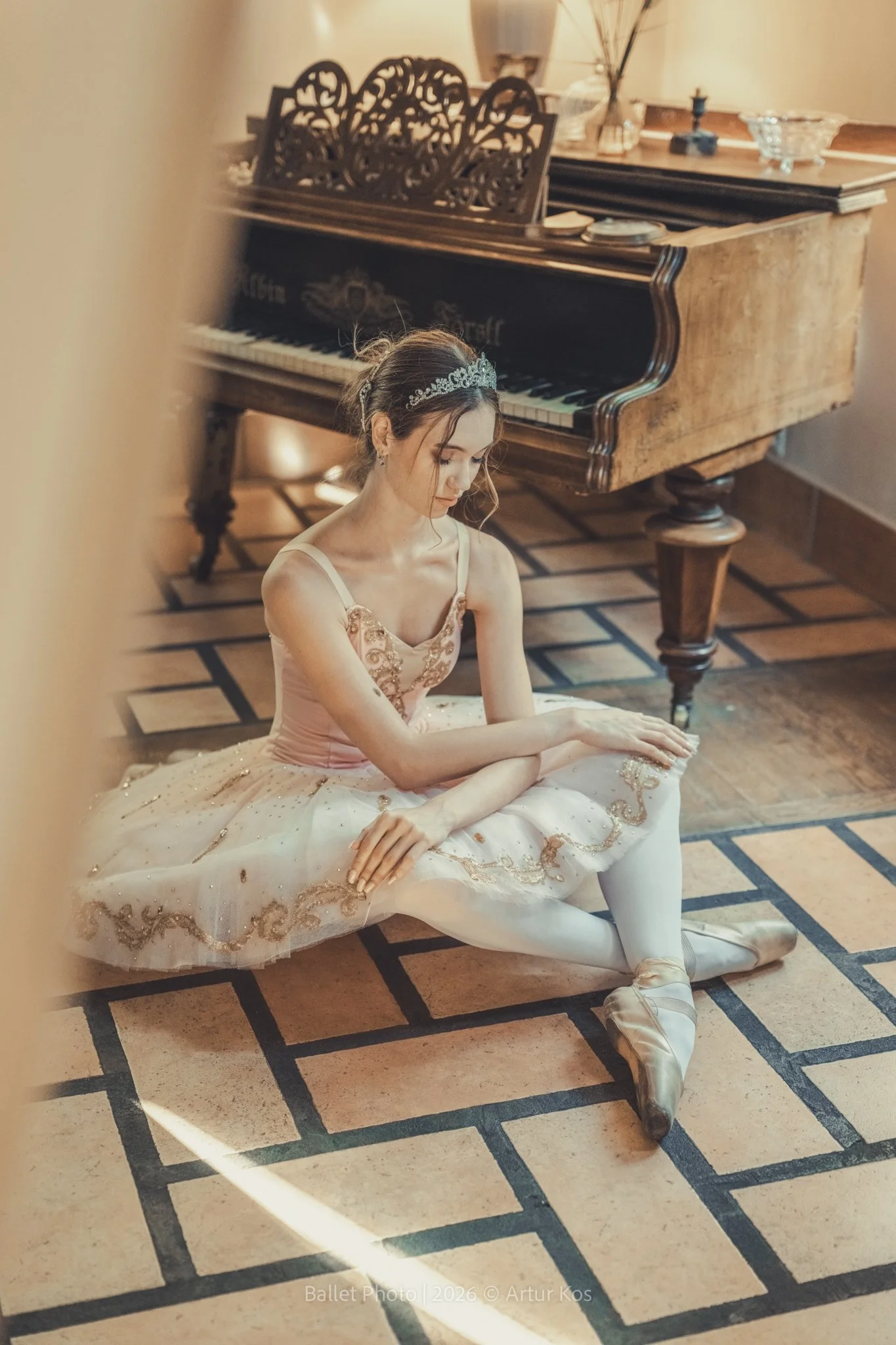 Ballet: 🩰 @kate_ballet_
location: Ossówno k/Wierzbna
Event: @rebel_eventfoto
Gear: @sony.polska from @fotoforma Rental
Sony A7RVI + Sony FE 28-70 mm f/2 GM
Light: @quadralite

📸 Ballet Photographer
✨ Capturing the poetry of movement
📍Rome • Paris 