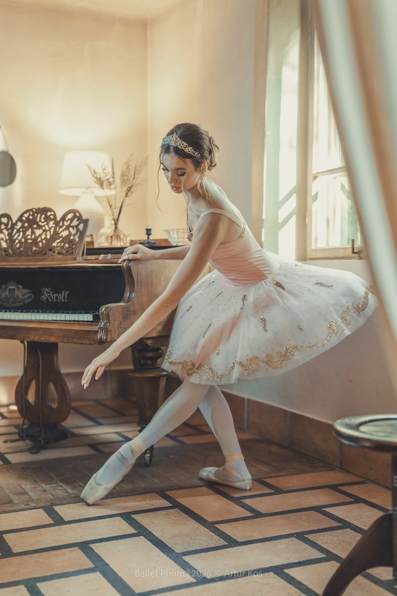 Ballet: 🩰 @kate_ballet_
location: Ossówno k/Wierzbna
Event: @rebel_eventfoto
Gear: @sony.polska from @fotoforma Rental
Sony A7RVI + Sony FE 28-70 mm f/2 GM
Light: @quadralite

📸 Ballet Photographer
✨ Capturing the poetry of movement
📍Rome • Paris 