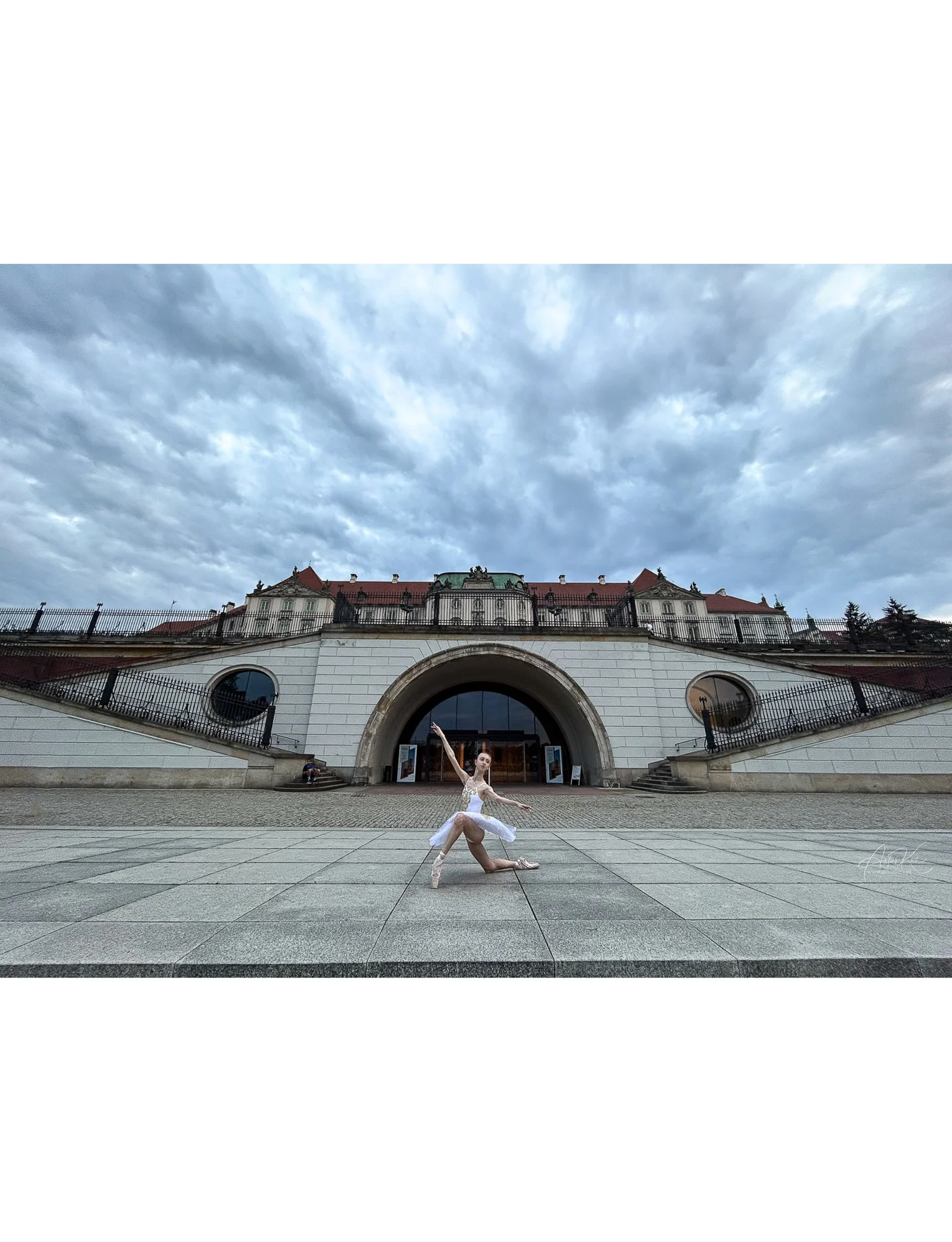 Ballet in Cities _ zdjecia wykorzystane w albumie strona 189.jpg