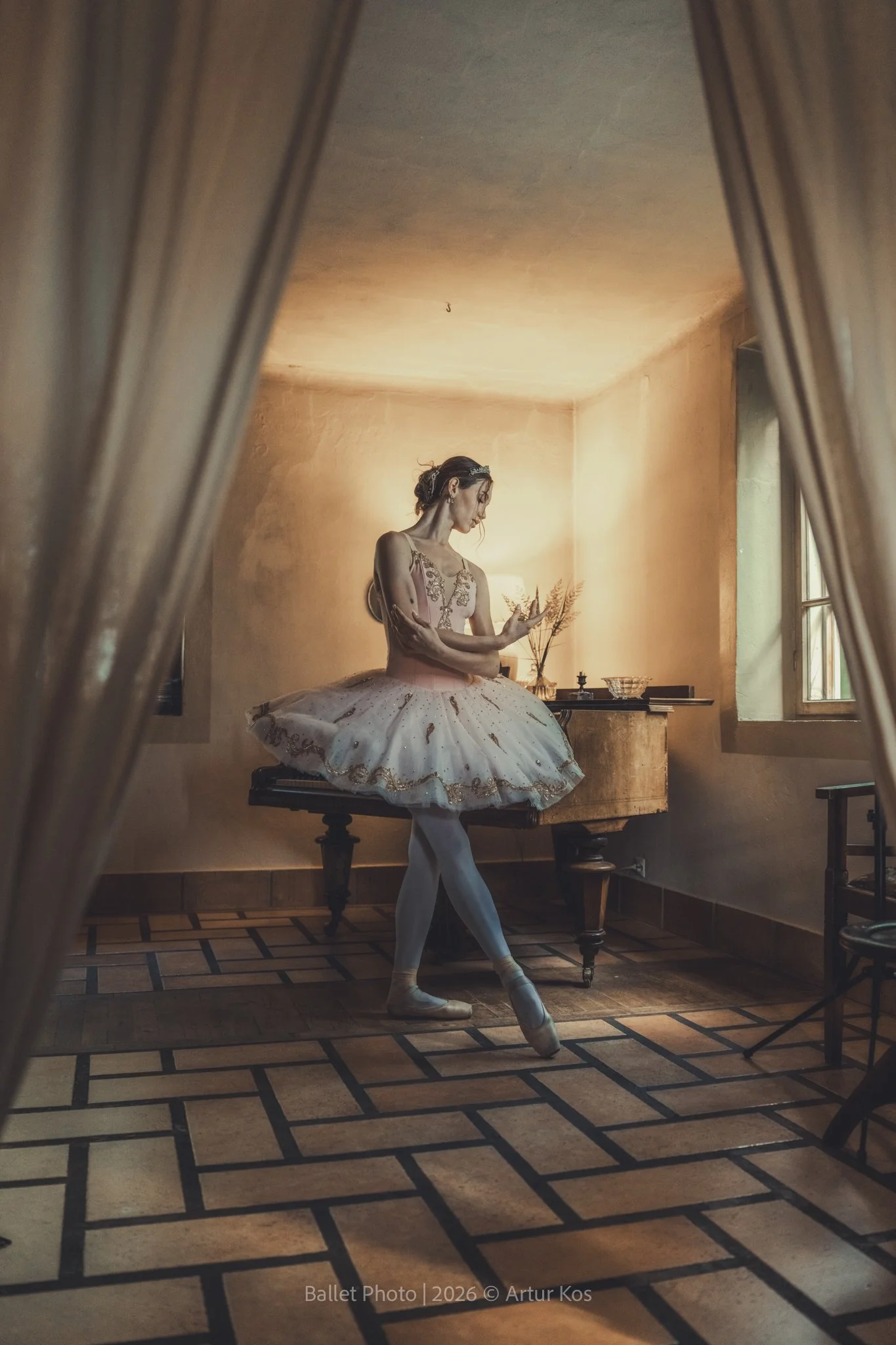 Ballet: 🩰 @kate_ballet_
location: Ossówno k/Wierzbna
Event: @rebel_eventfoto
Gear: @sony.polska from @fotoforma Rental
Sony A7RVI + Sony FE 28-70 mm f/2 GM
Light: @quadralite

📸 Ballet Photographer
✨ Capturing the poetry of movement
📍Rome • Paris 