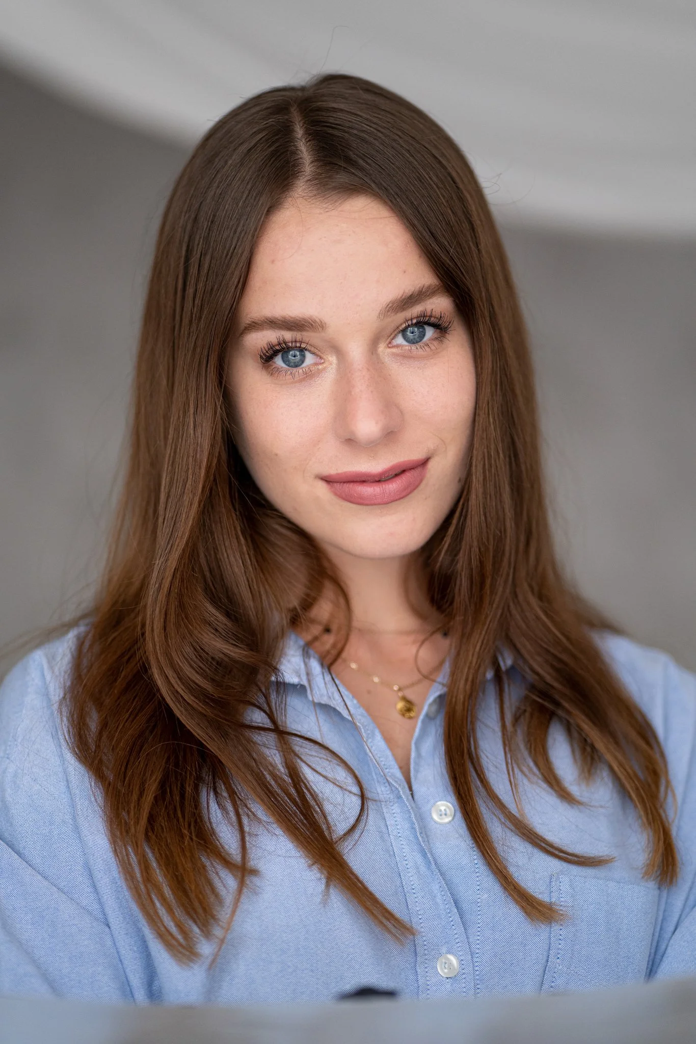 Color portrait photography celebrates natural tones, light, and emotion, capturing personality through rich colors and subtle nuances.