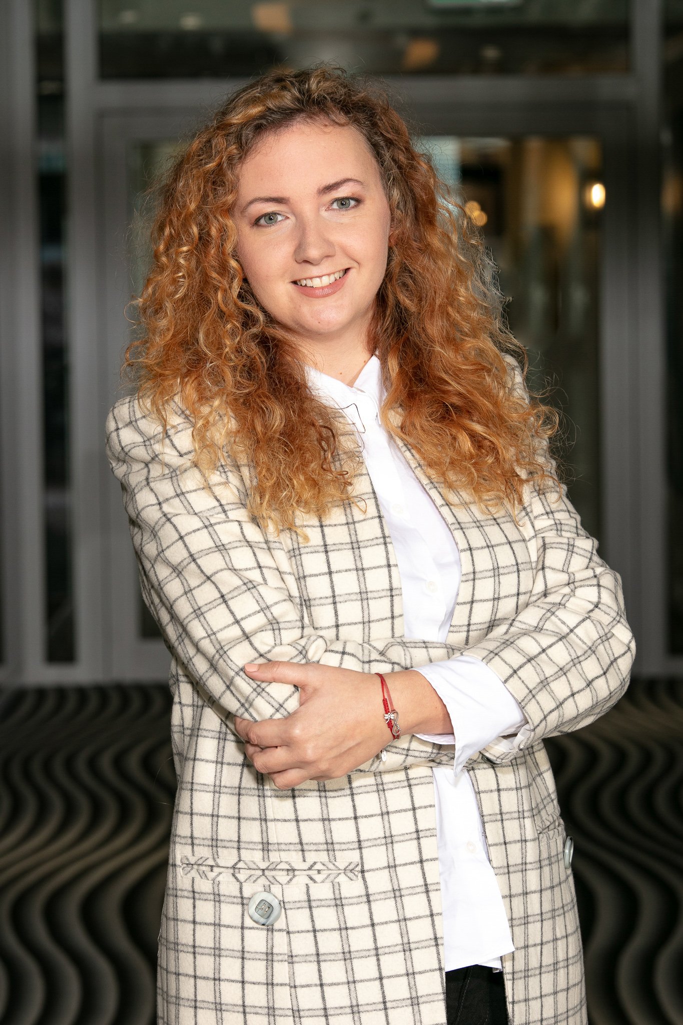 Profesjonalna fotografia biznesowa w Warszawie — sesje wizerunkowe, portrety biznesowe i zdjęcia na LinkedIn. Tworzę fotografie, które podkreślają Twój profesjonalizm, budują zaufanie i wzmacniają markę osobistą. Pokaż siebie i swój biznes z najlepsz