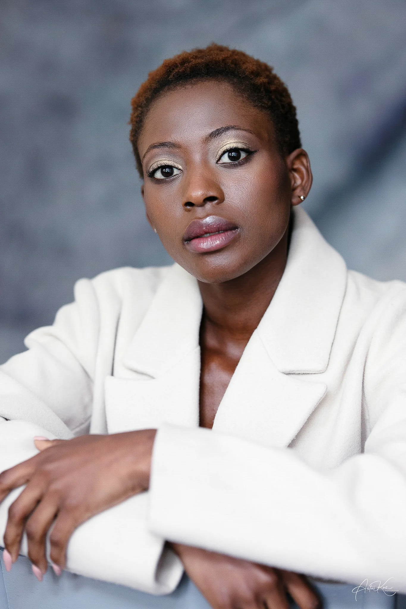 Color portrait photography celebrates natural tones, light, and emotion, capturing personality through rich colors and subtle nuances.