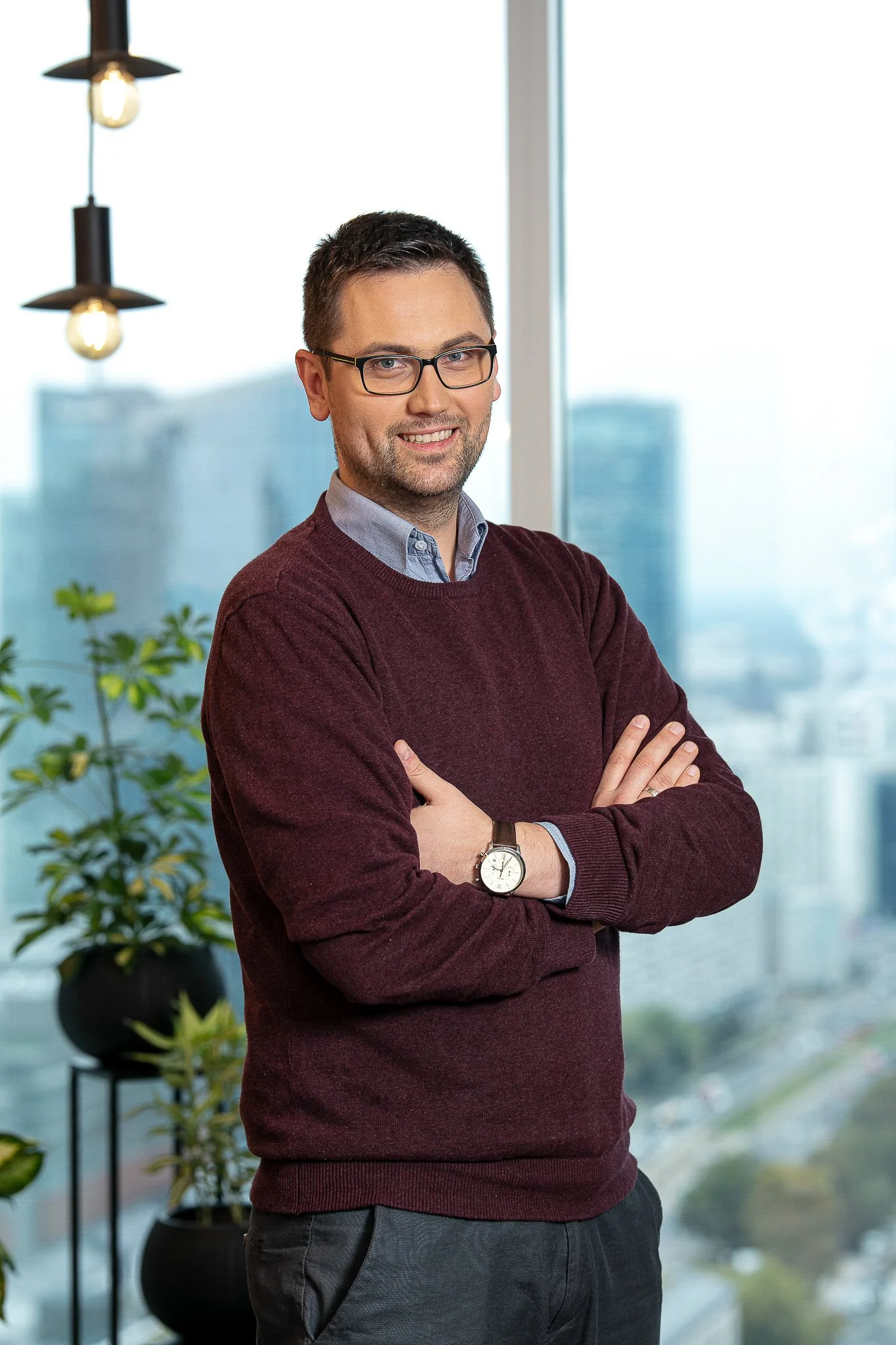 Profesjonalna fotografia biznesowa w Warszawie — sesje wizerunkowe, portrety biznesowe i zdjęcia na LinkedIn. Tworzę fotografie, które podkreślają Twój profesjonalizm, budują zaufanie i wzmacniają markę osobistą. Pokaż siebie i swój biznes z najlepsz