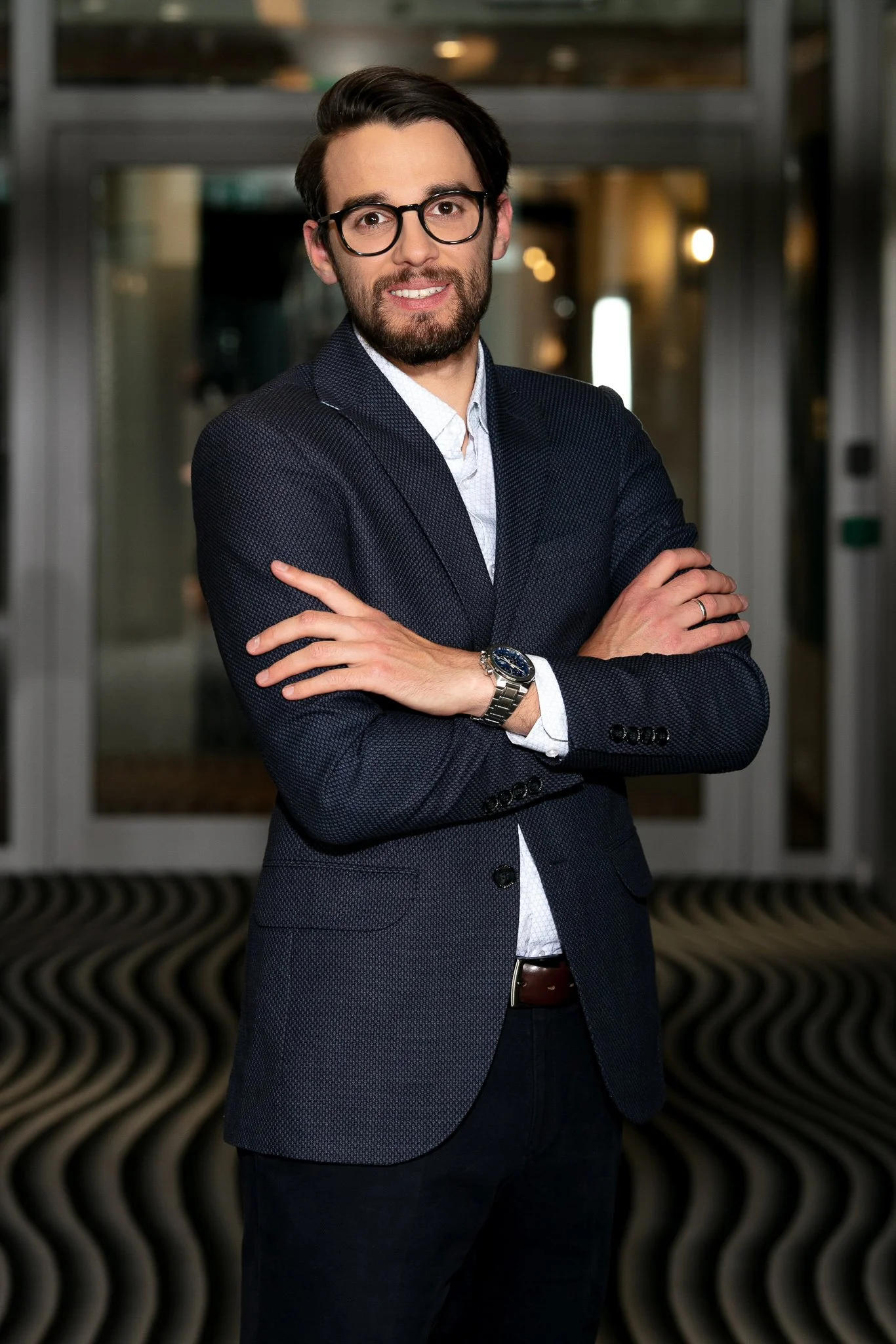 Profesjonalna fotografia biznesowa w Warszawie — sesje wizerunkowe, portrety biznesowe i zdjęcia na LinkedIn. Tworzę fotografie, które podkreślają Twój profesjonalizm, budują zaufanie i wzmacniają markę osobistą. Pokaż siebie i swój biznes z najlepsz
