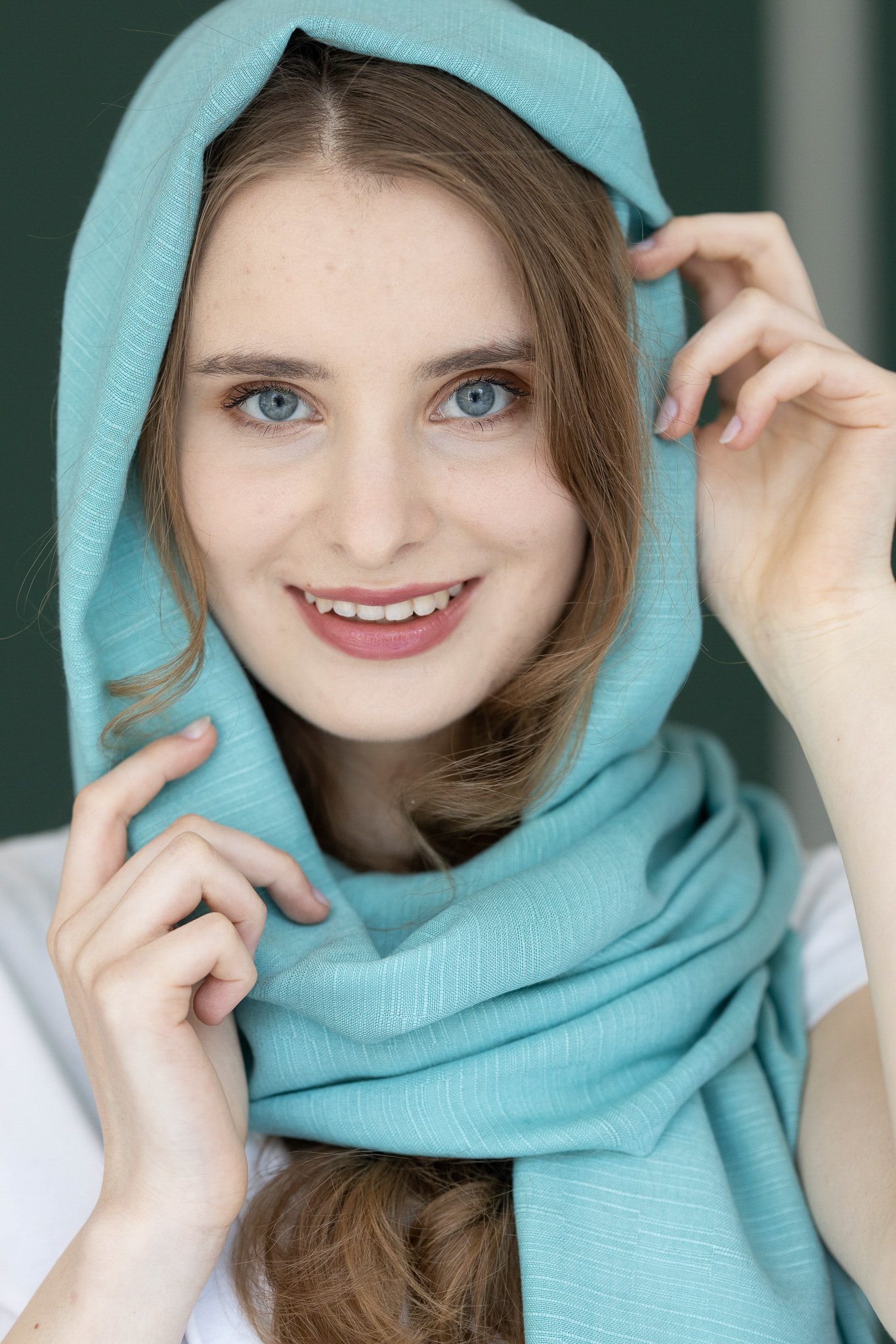 Color portrait photography celebrates natural tones, light, and emotion, capturing personality through rich colors and subtle nuances.