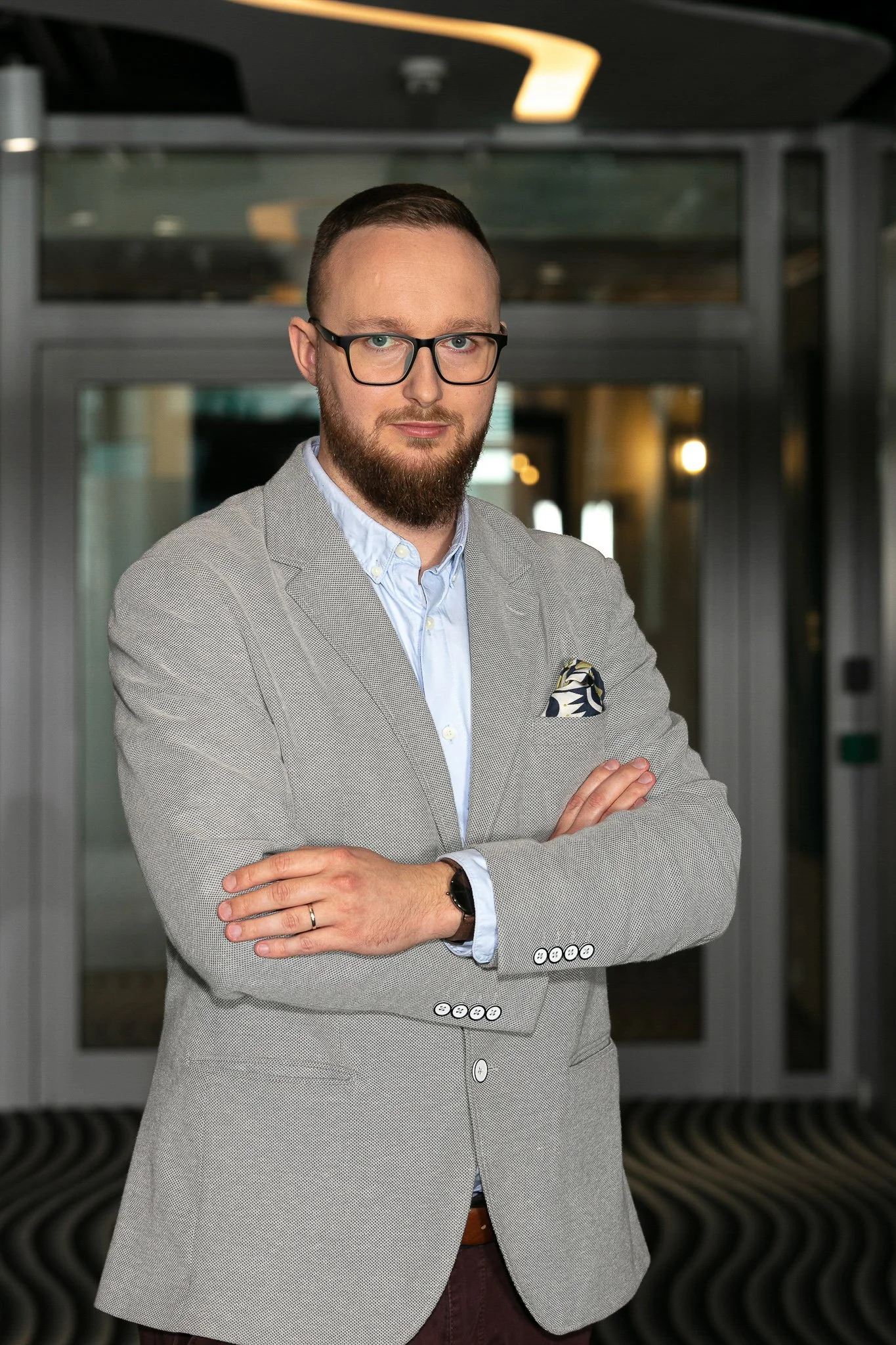 Profesjonalna fotografia biznesowa w Warszawie — sesje wizerunkowe, portrety biznesowe i zdjęcia na LinkedIn. Tworzę fotografie, które podkreślają Twój profesjonalizm, budują zaufanie i wzmacniają markę osobistą. Pokaż siebie i swój biznes z najlepsz