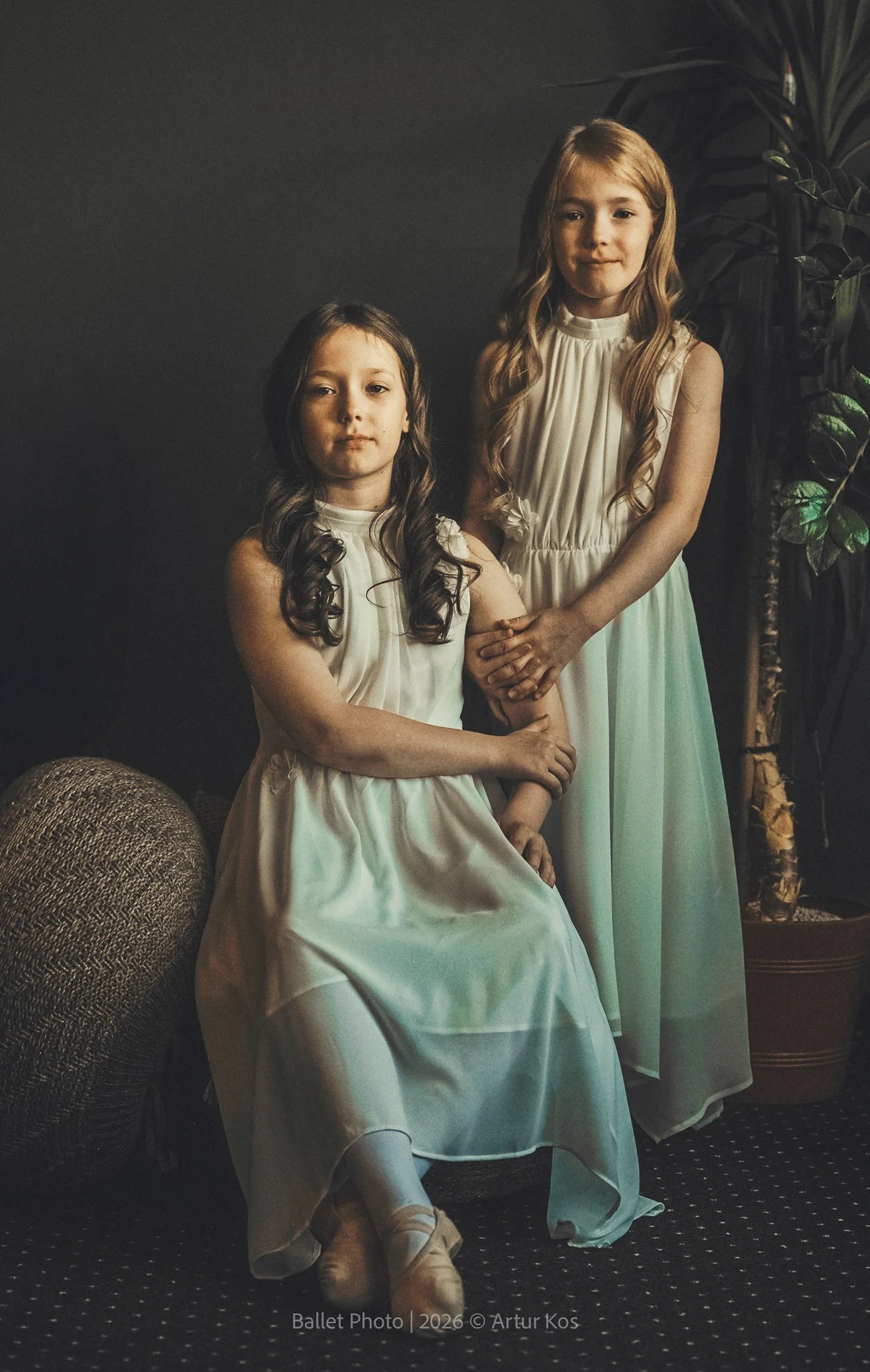 Siła, lekkość i emocje zamknięte w jednym kadrze. Każda fotografia baletowa opowiada historię ruchu, pasji i niezwykłej precyzji. Profesjonalna fotografia baletowa to uchwycenie ulotnych chwil, które trwają zaledwie ułamek sekundy, a pozostają na zaw