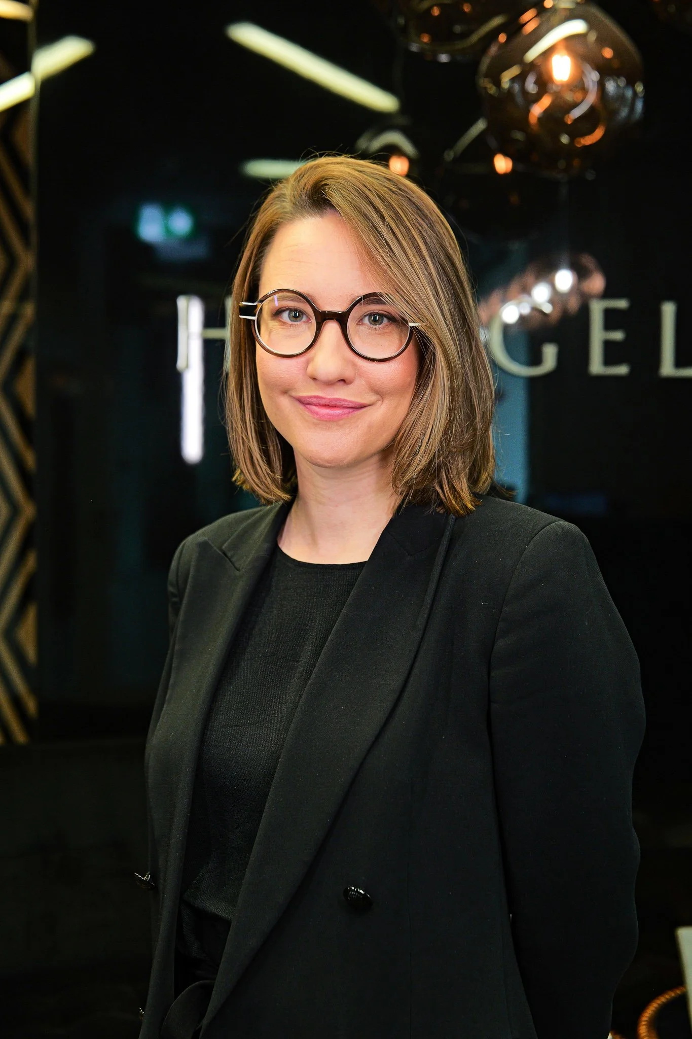 Profesjonalna fotografia biznesowa w Warszawie — sesje wizerunkowe, portrety biznesowe i zdjęcia na LinkedIn. Tworzę fotografie, które podkreślają Twój profesjonalizm, budują zaufanie i wzmacniają markę osobistą. Pokaż siebie i swój biznes z najlepsz