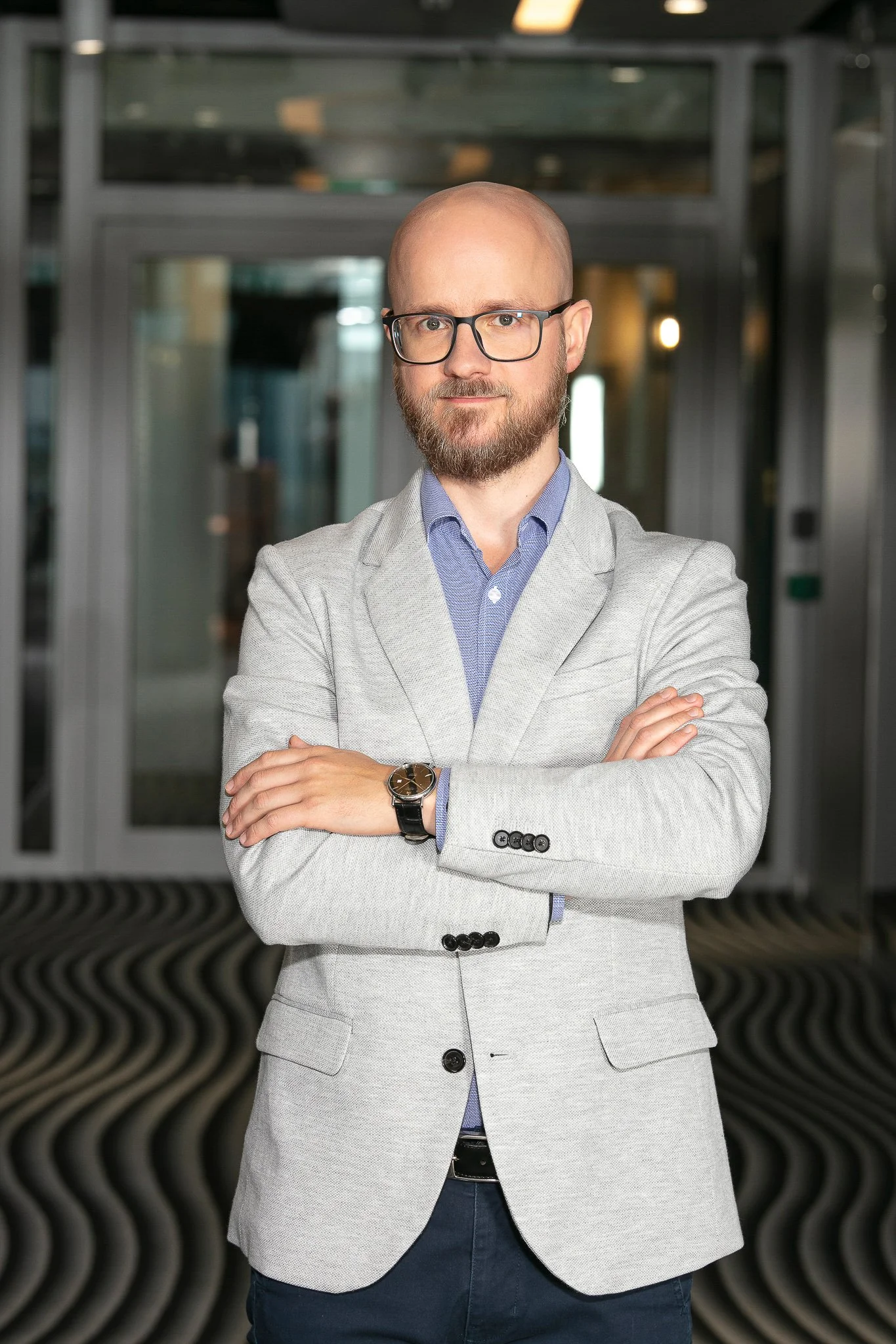 Profesjonalna fotografia biznesowa w Warszawie — sesje wizerunkowe, portrety biznesowe i zdjęcia na LinkedIn. Tworzę fotografie, które podkreślają Twój profesjonalizm, budują zaufanie i wzmacniają markę osobistą. Pokaż siebie i swój biznes z najlepsz