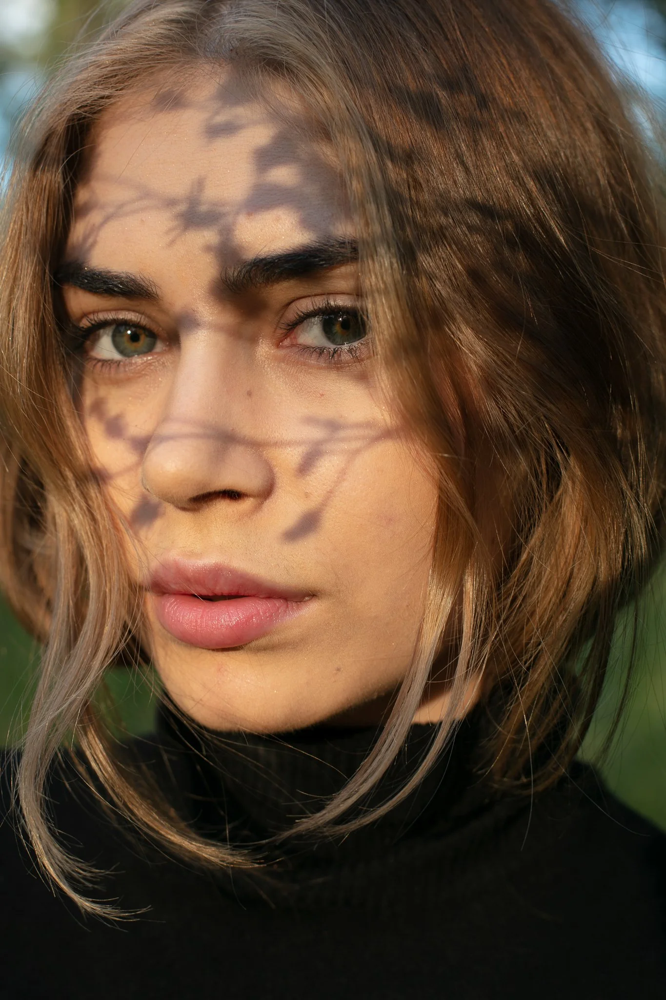 Color portrait photography celebrates natural tones, light, and emotion, capturing personality through rich colors and subtle nuances.