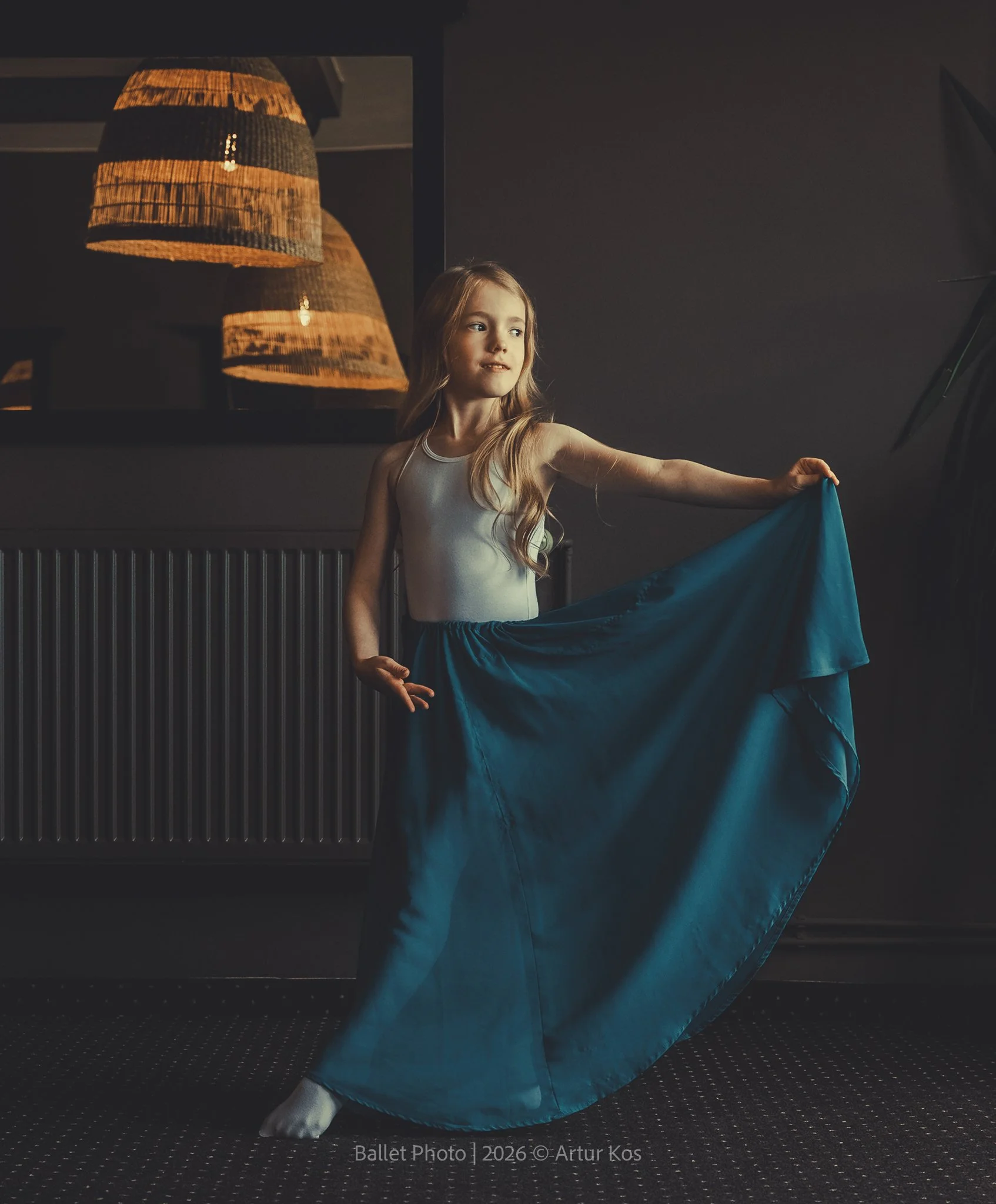Siła, lekkość i emocje zamknięte w jednym kadrze. Każda fotografia baletowa opowiada historię ruchu, pasji i niezwykłej precyzji. Profesjonalna fotografia baletowa to uchwycenie ulotnych chwil, które trwają zaledwie ułamek sekundy, a pozostają na zaw