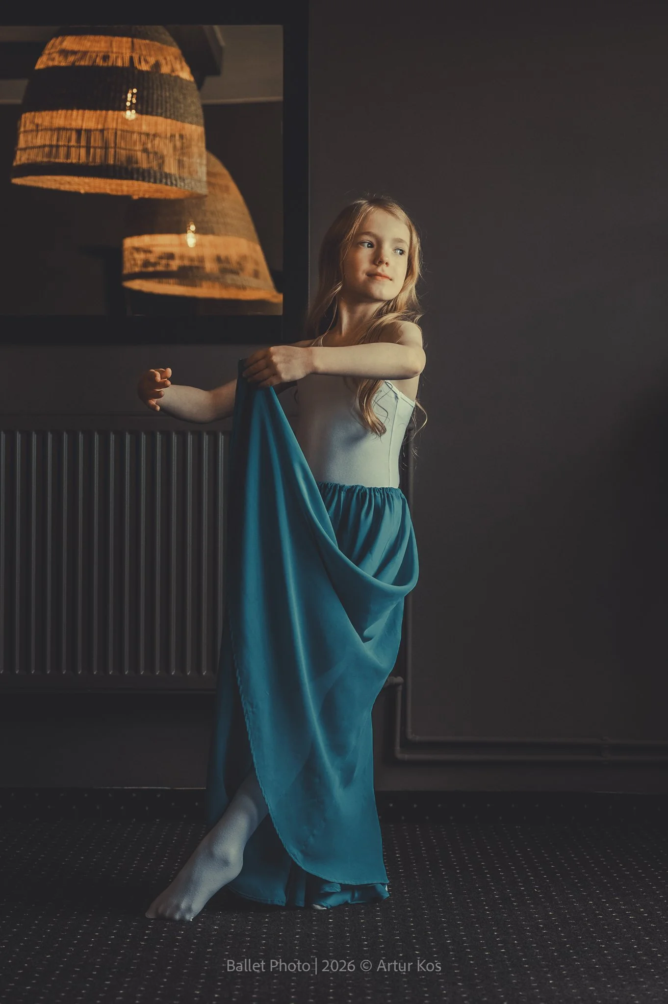 Siła, lekkość i emocje zamknięte w jednym kadrze. Każda fotografia baletowa opowiada historię ruchu, pasji i niezwykłej precyzji. Profesjonalna fotografia baletowa to uchwycenie ulotnych chwil, które trwają zaledwie ułamek sekundy, a pozostają na zaw