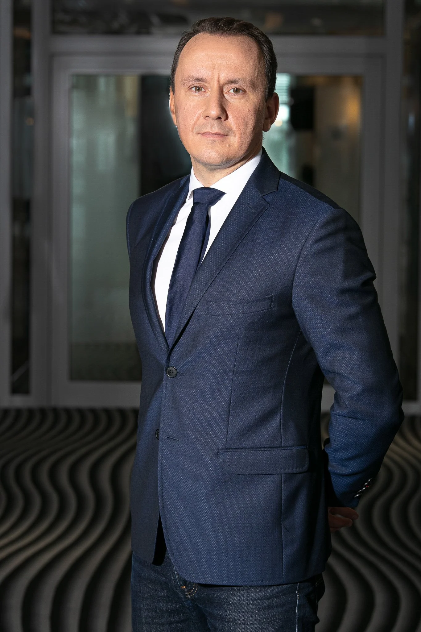 Profesjonalna fotografia biznesowa w Warszawie — sesje wizerunkowe, portrety biznesowe i zdjęcia na LinkedIn. Tworzę fotografie, które podkreślają Twój profesjonalizm, budują zaufanie i wzmacniają markę osobistą. Pokaż siebie i swój biznes z najlepsz