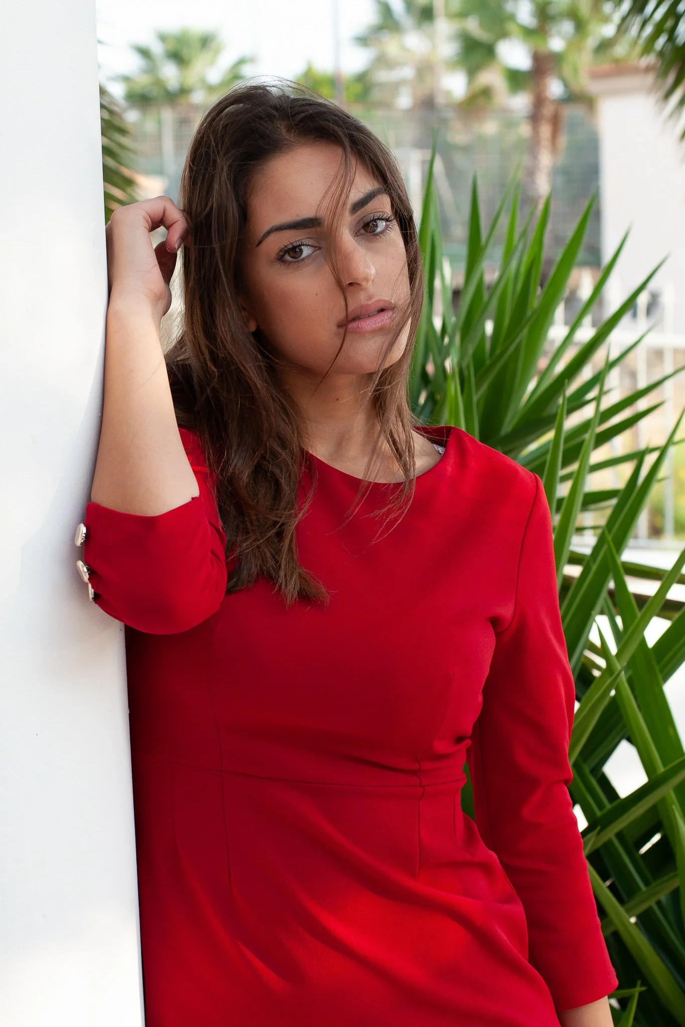 Color portrait photography celebrates natural tones, light, and emotion, capturing personality through rich colors and subtle nuances.