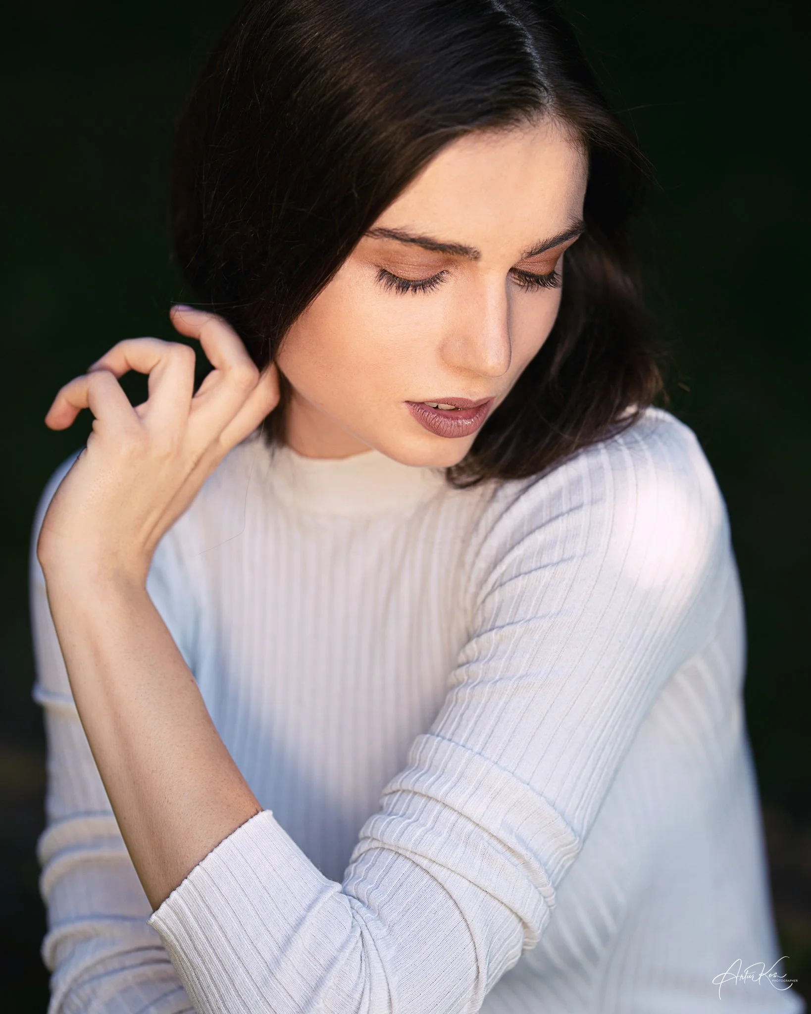 Color portrait photography celebrates natural tones, light, and emotion, capturing personality through rich colors and subtle nuances.