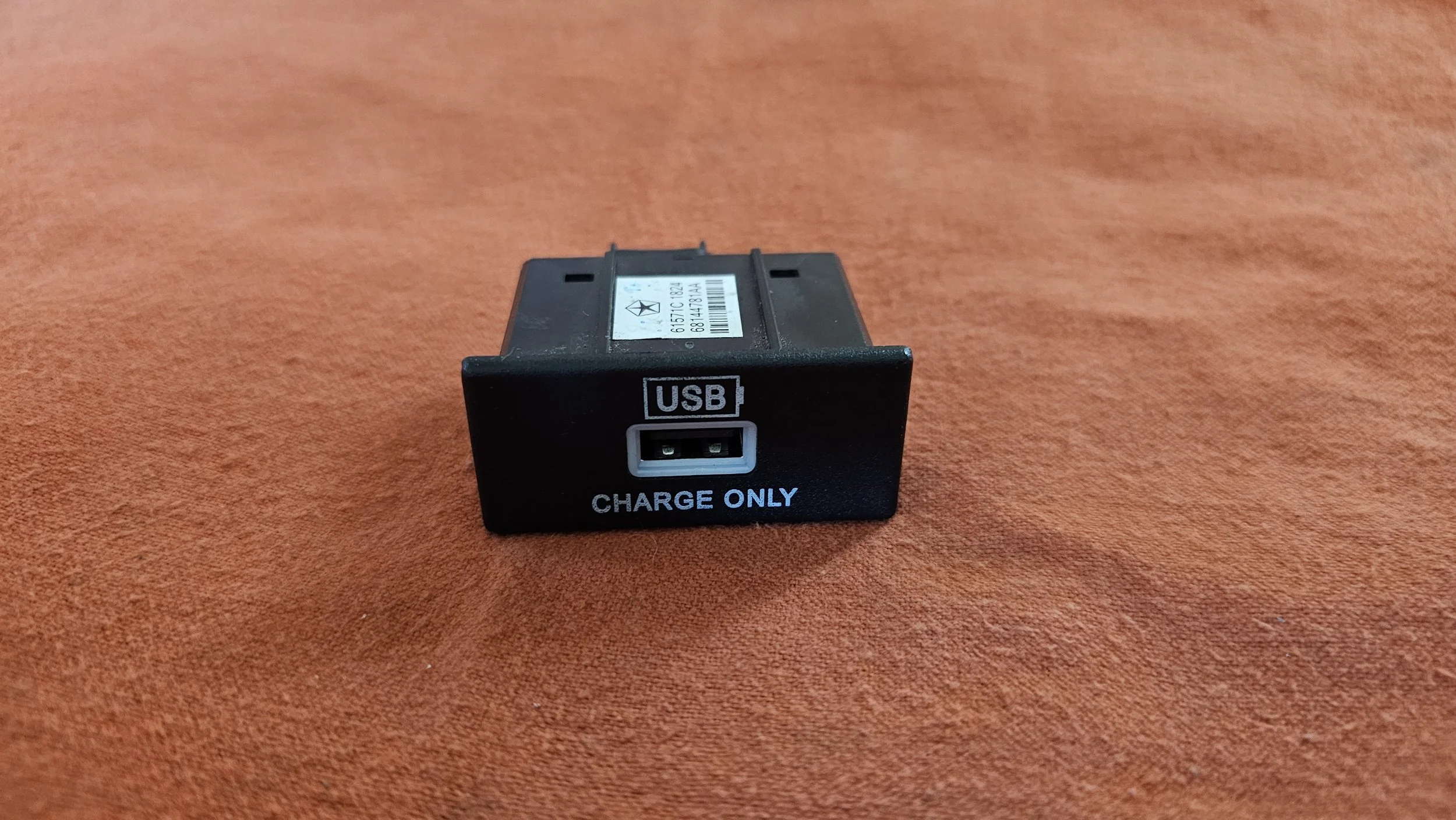 Fiat 500 USB Charging Port