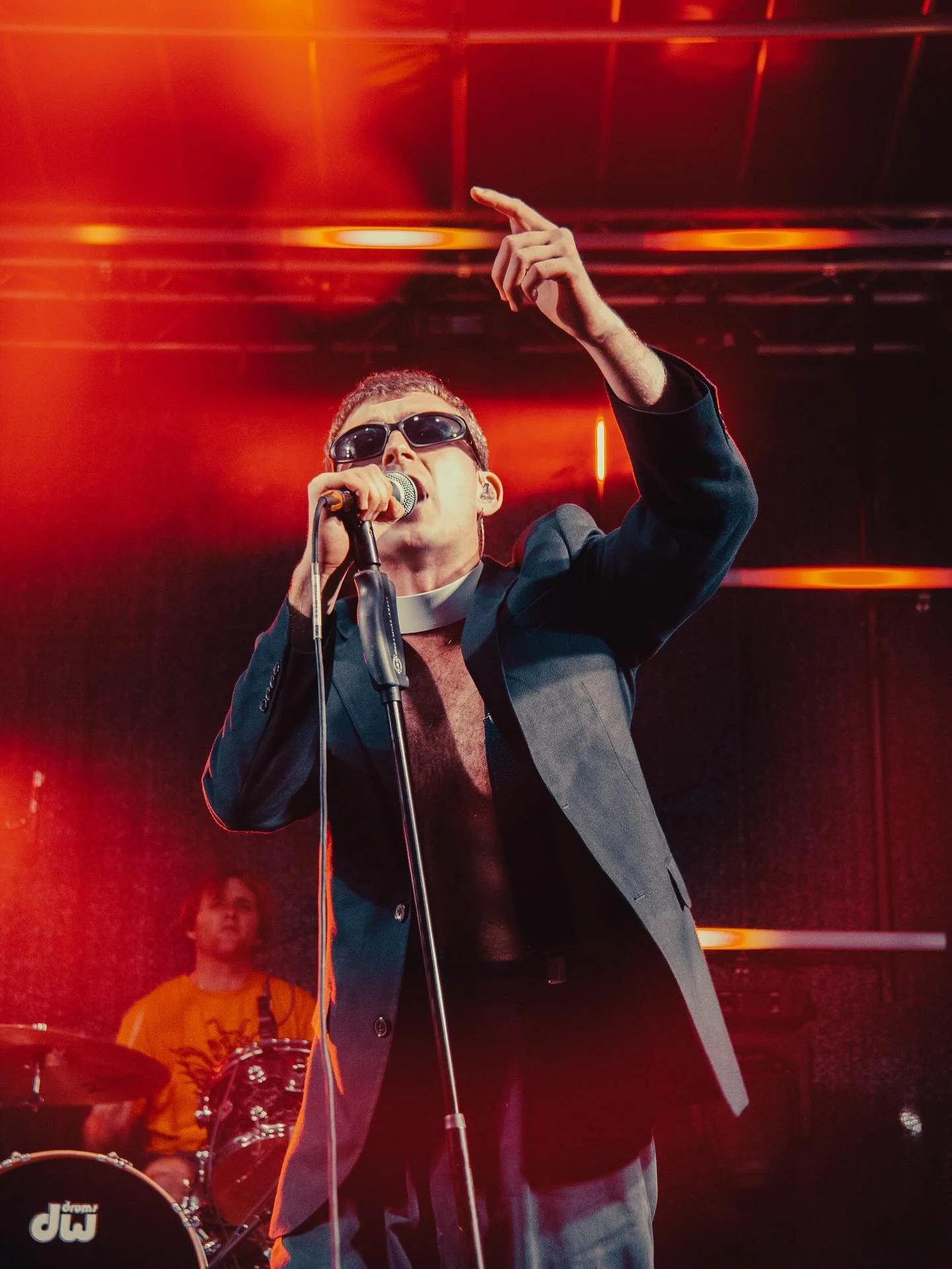 @shame 
Don&rsquo;t think I&rsquo;ve ever seen a bassist run round so much 🏃🏼

#shame #shameband #festivalphotography #livemusicphotography #photographer