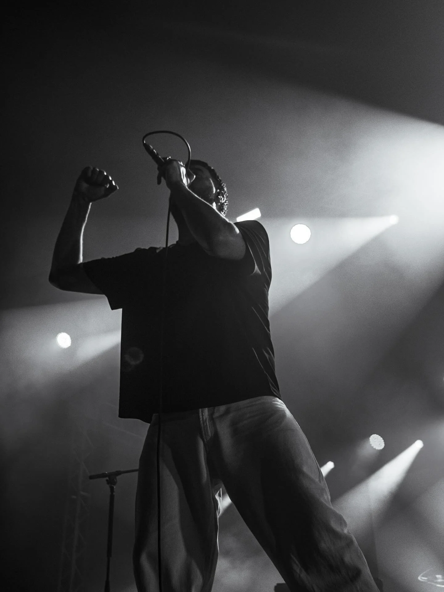 @courteeners at the circus 🎪

#photographer #livemusic #courteeners #courteenerslive #festival #festivalphotography #livemusicphotography #blackandwhite