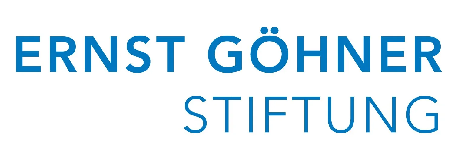 Der Name der Ernst Göhner Stiftung in blauer Schrift auf weißem Hintergrund.