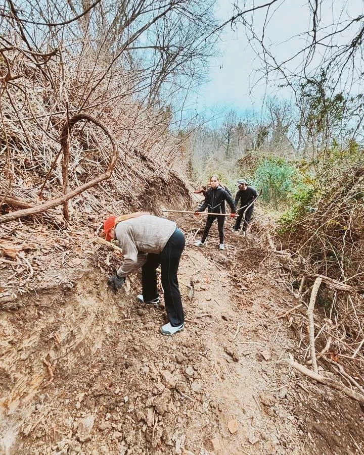 Richmond trail work with volunteers