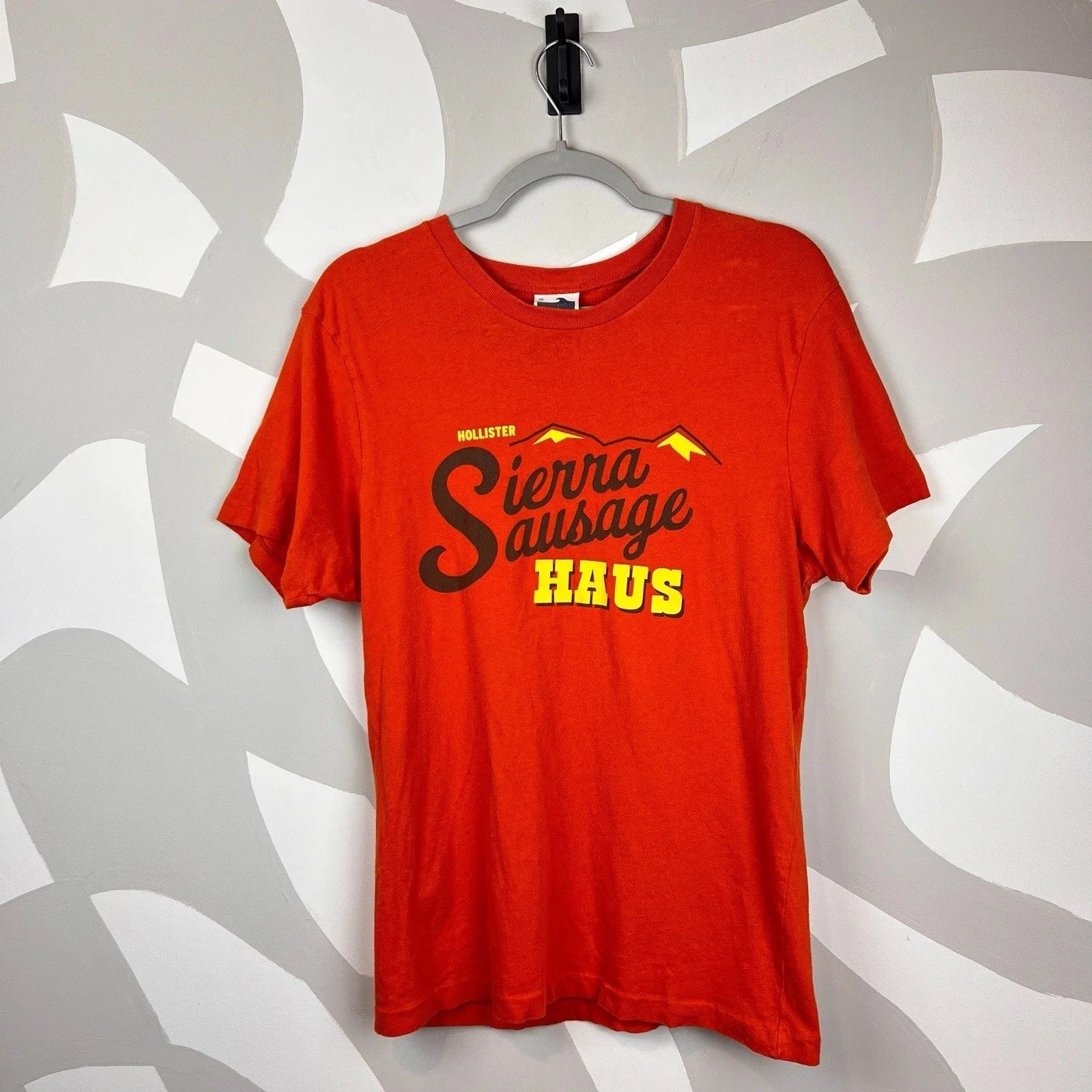 Y2K Hollister Funny Graphic T-Shirt Sierra Sausage Haus | XL