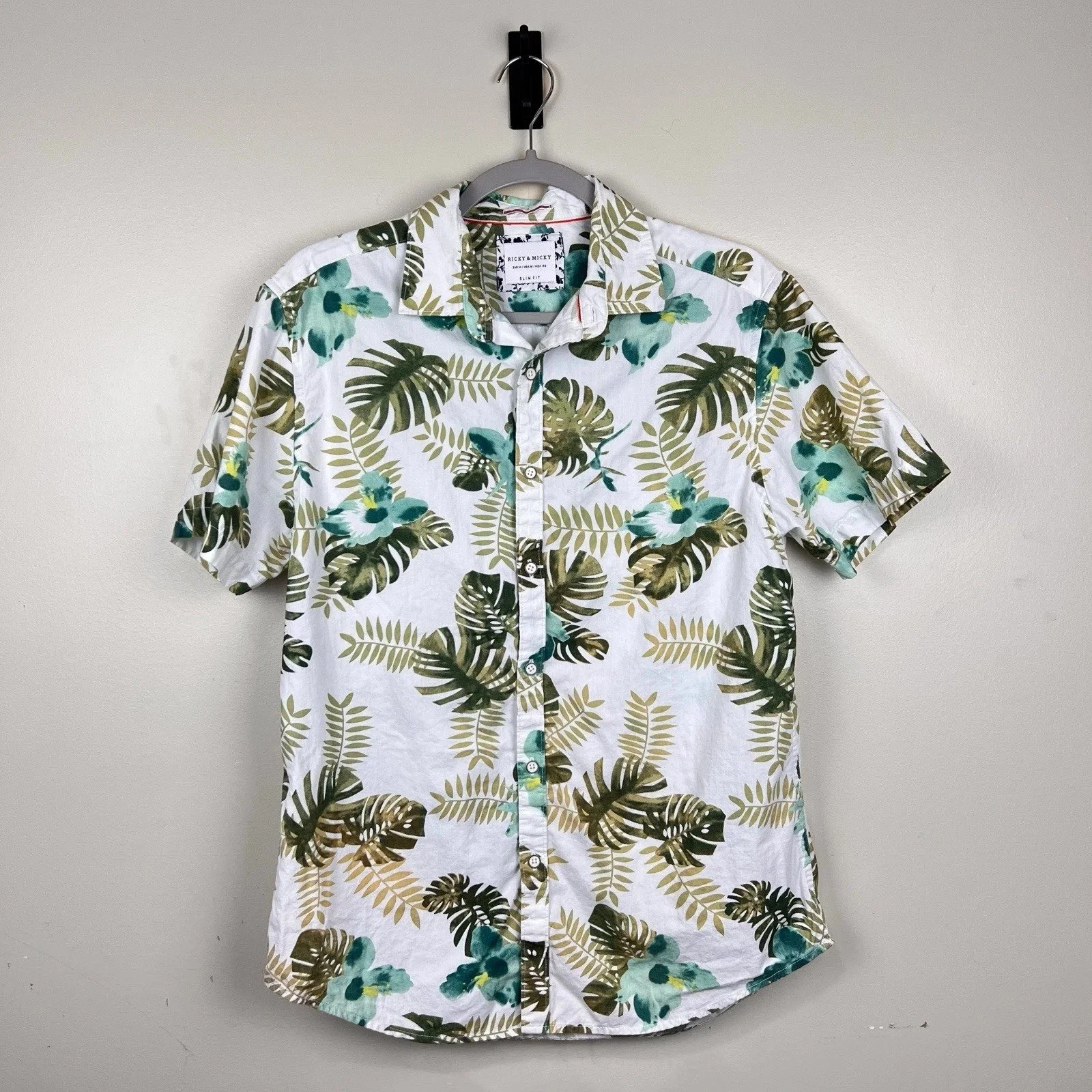 Ricky & Micky Palm Frond Short Sleeve Button Down Shirt | M