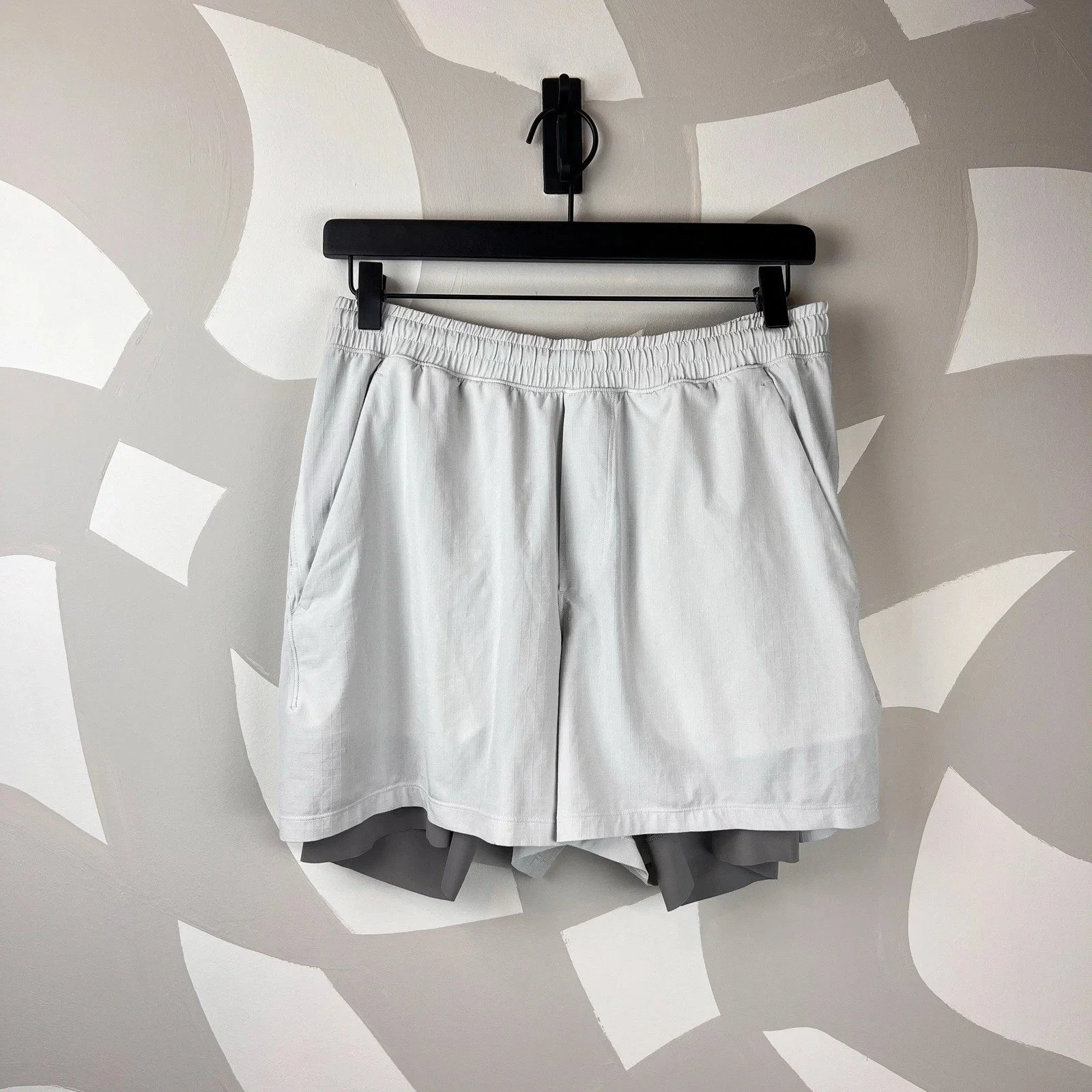 Lululemon Pacebreaker Cream Lined Running Shorts | M