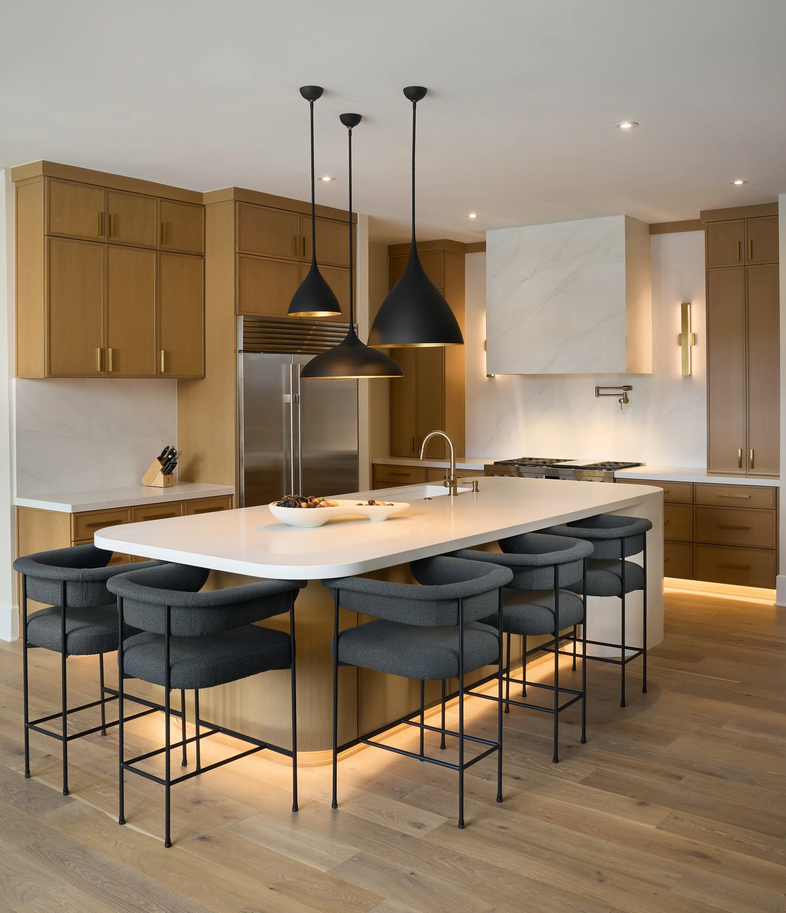 This modern kitchen renovation in Bexley, Ohio by Benham & Co Interior Design, a leading Columbus Ohio interior designer specializing in full-service interior design and full home remodels, showcases a perfect balance of warmth and contemporary style