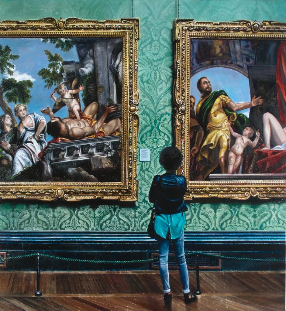 Besucherin vor zwei barocken Gemälden – Lars Reiffers