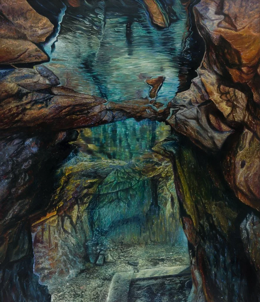 Gemälde von Lars Reiffers mit Felsen, ruhiger Wasserfläche und Spiegelungen in einer felsigen Landschaft.