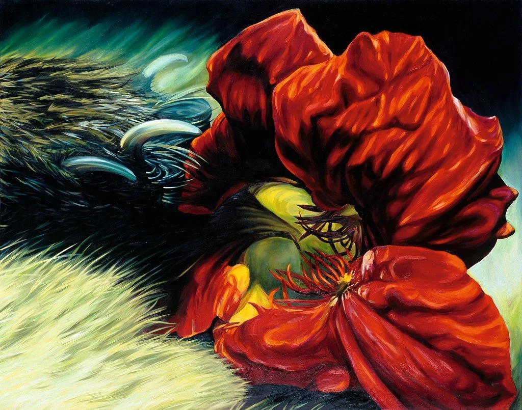 Expressives Blumenstillleben von Lars Reiffers mit roter Blüte auf hellem Fell vor dunklem Hintergrund.