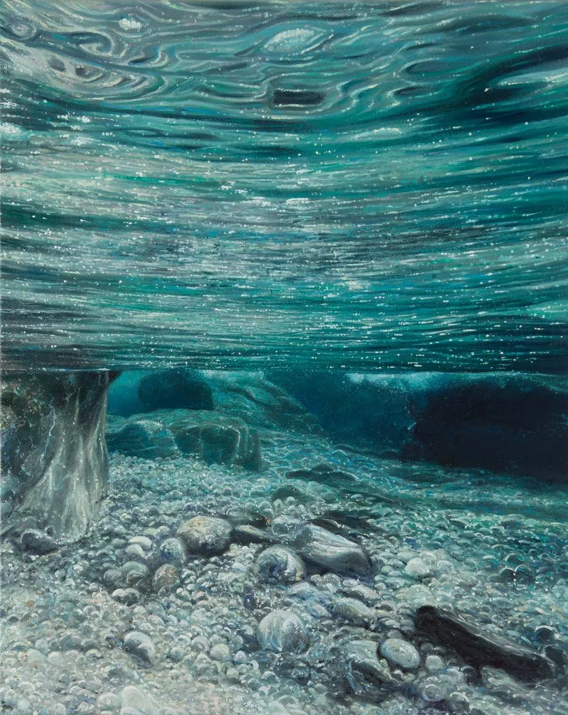 Unterwasserlandschaft mit Kieselboden, Lichtreflexen und schimmernder Wasseroberfläche, gemalt von Lars Reiffers