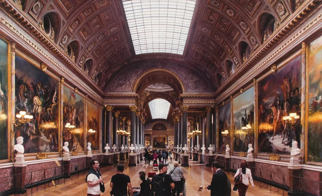 Schlachtengalerie mit Besuchern und barocker Architektur – Lars Reiffers