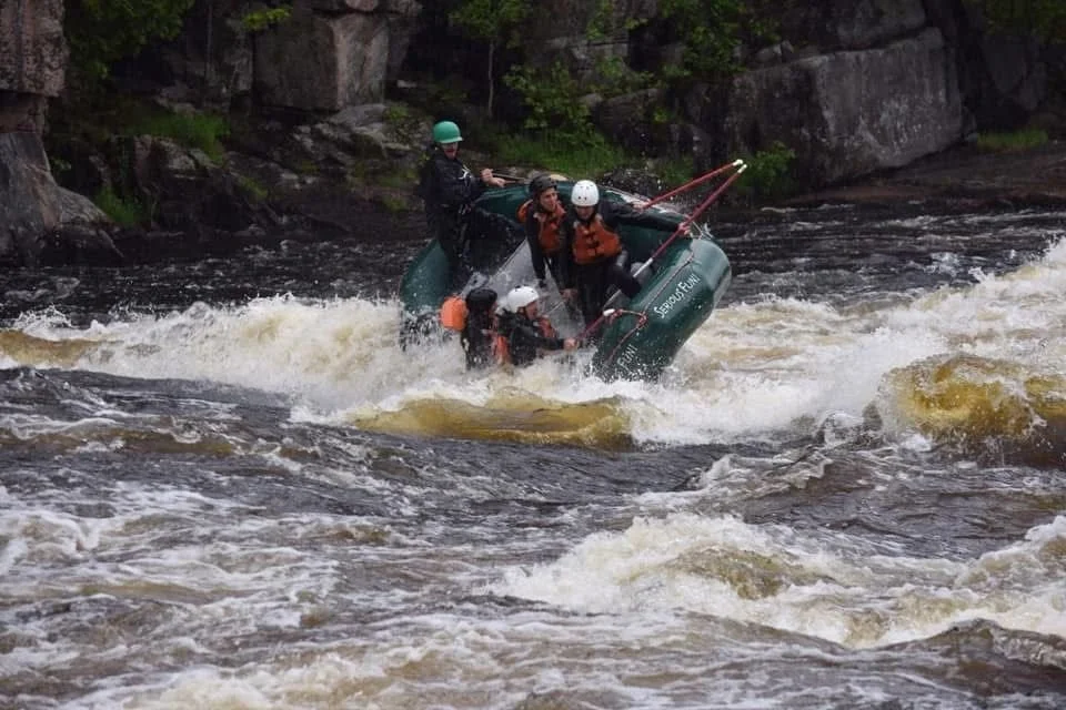 Quand le guide oublie qu’il guide : leadership en eaux vives